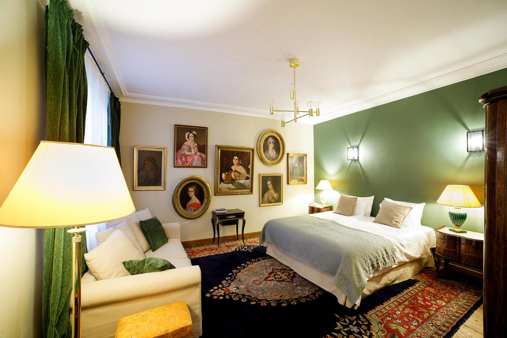 Two-Bedroom Cottage - Photo 4