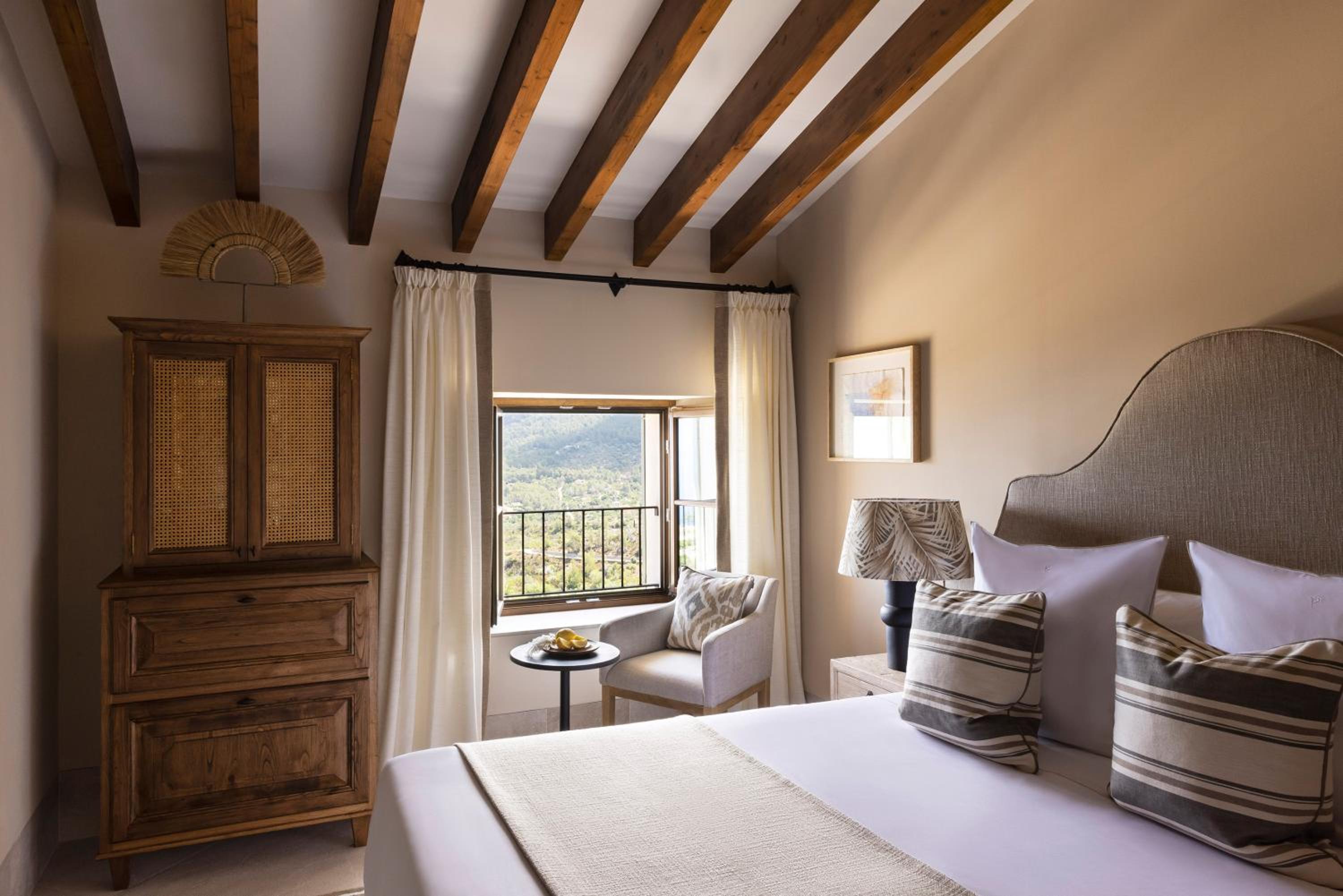 Double or Twin Room with Mountain View photo 3