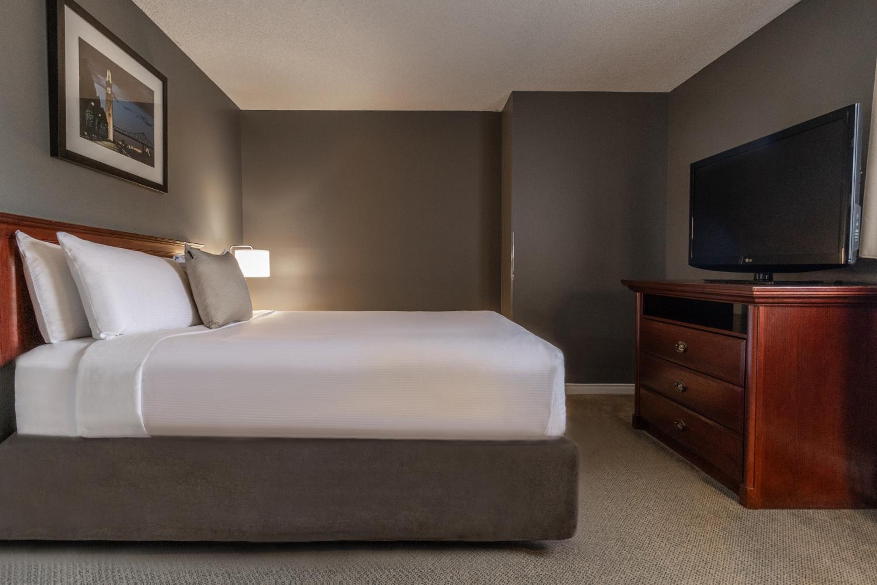 Two-Bedroom Suite with Two Queen Beds - Photo 4