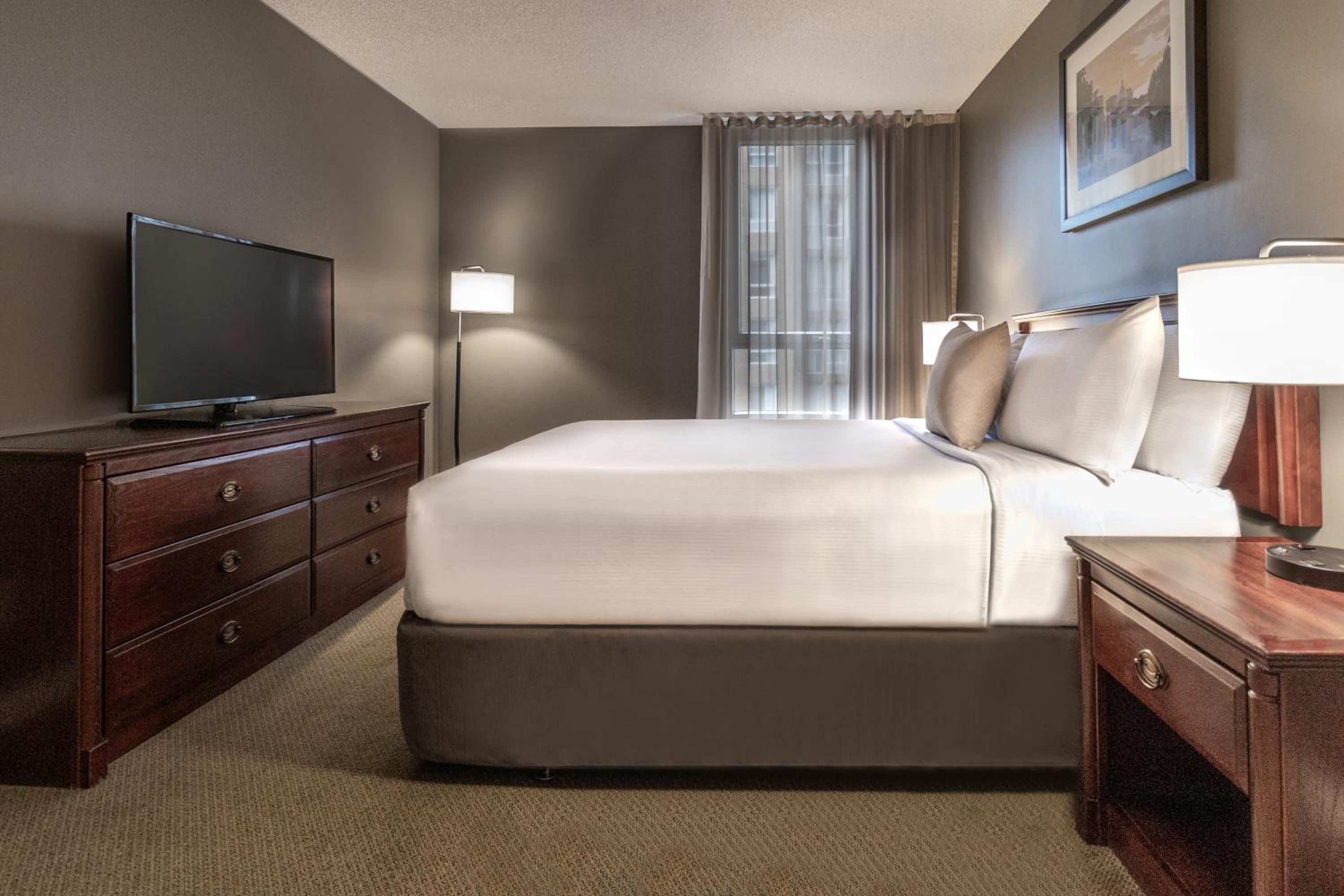 Two-Bedroom Suite with Two Queen Beds - Photo 16