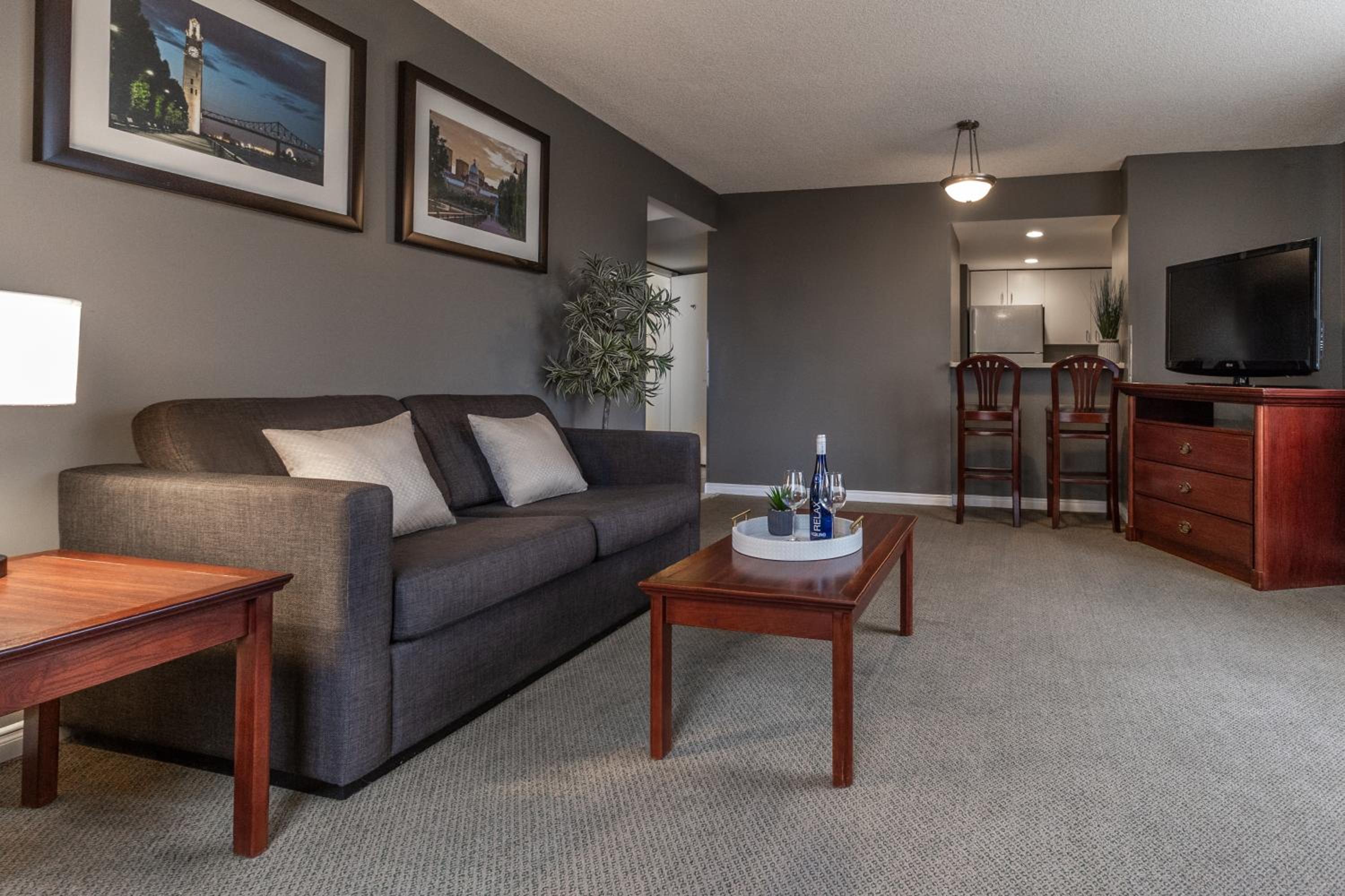 Two-Bedroom Suite with Two Queen Beds - Photo 2