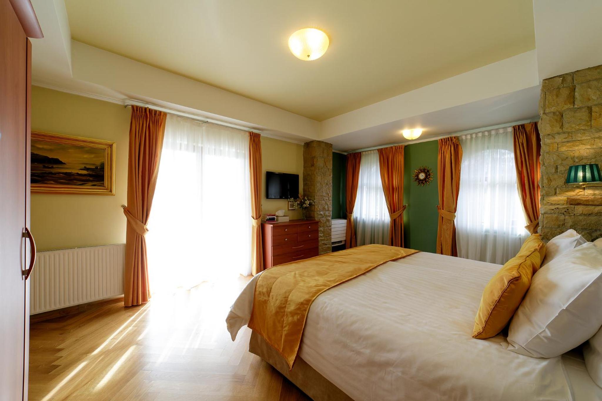 Two-Bedroom Suite - Photo 5
