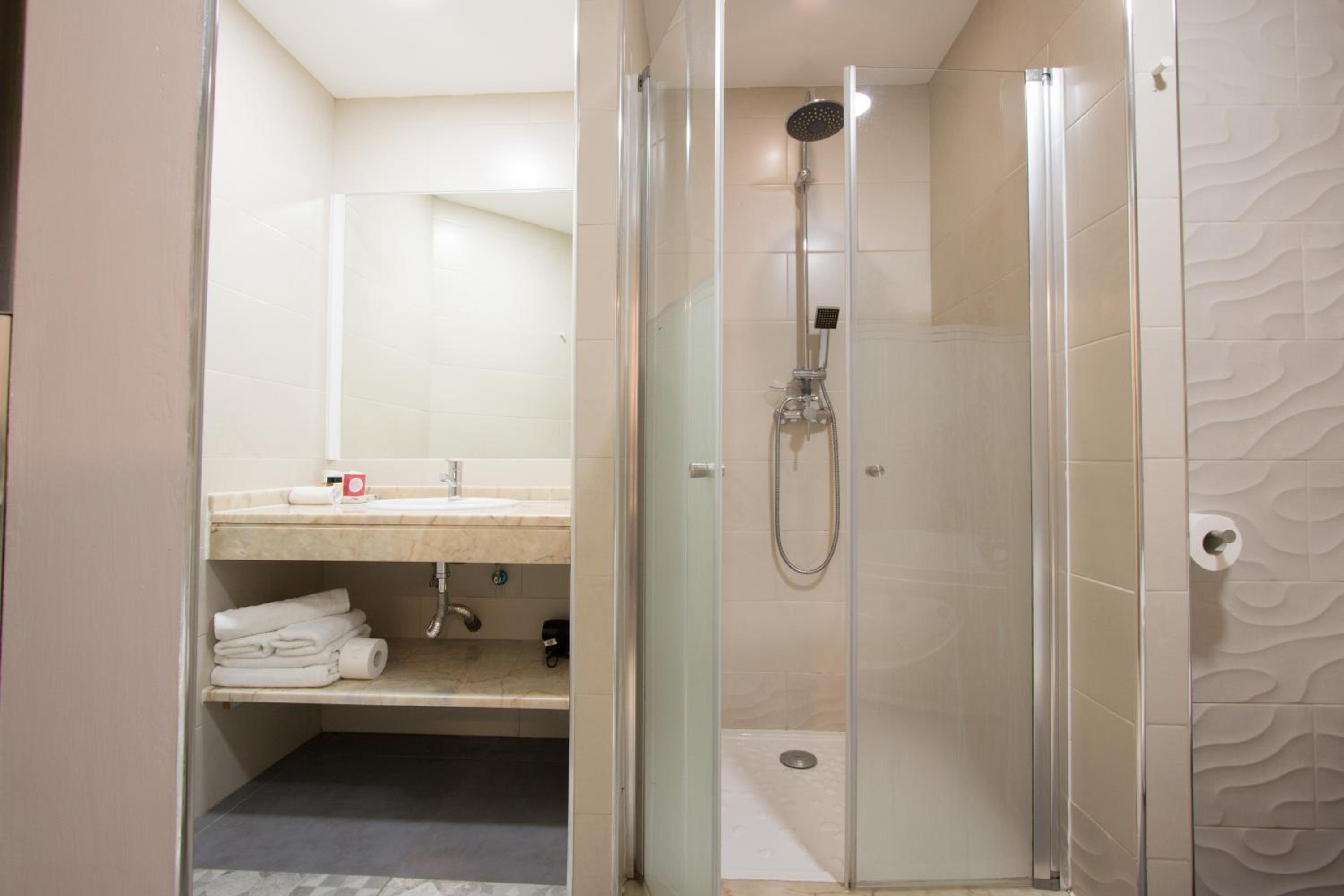 King Room with Spa Bath - Photo 7