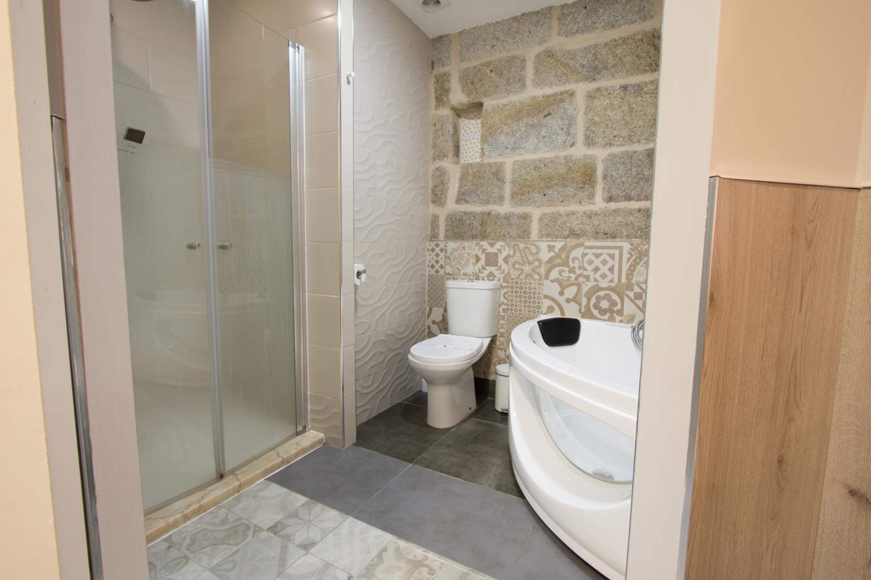 King Room with Spa Bath - Photo 2