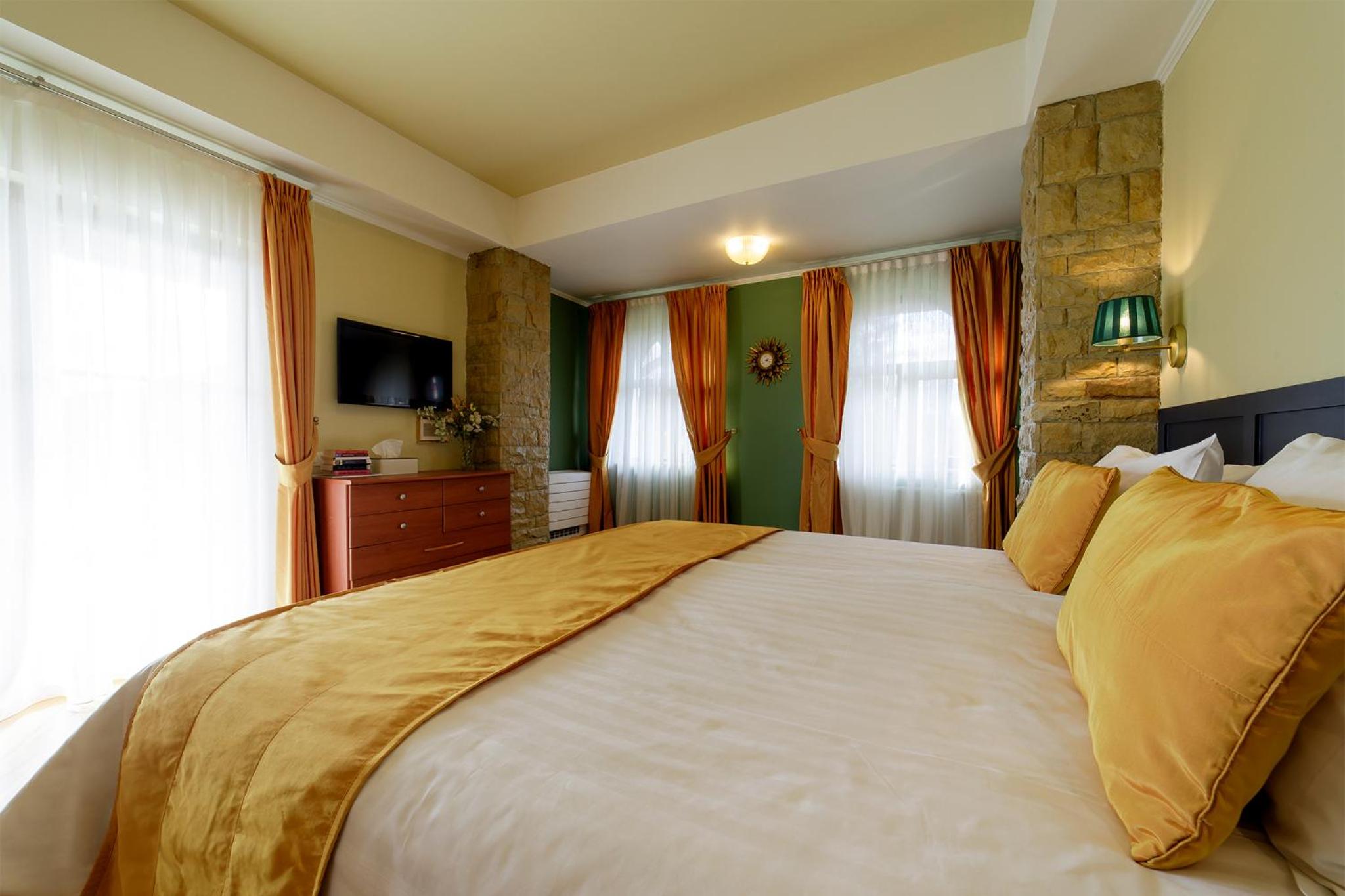 Two-Bedroom Suite - Photo 13