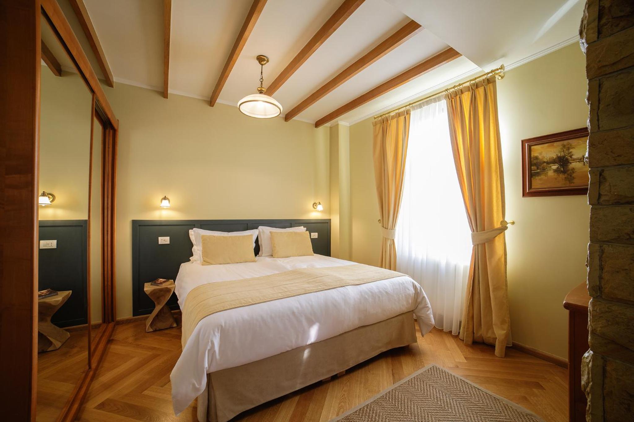 Two-Bedroom Suite - Photo 4