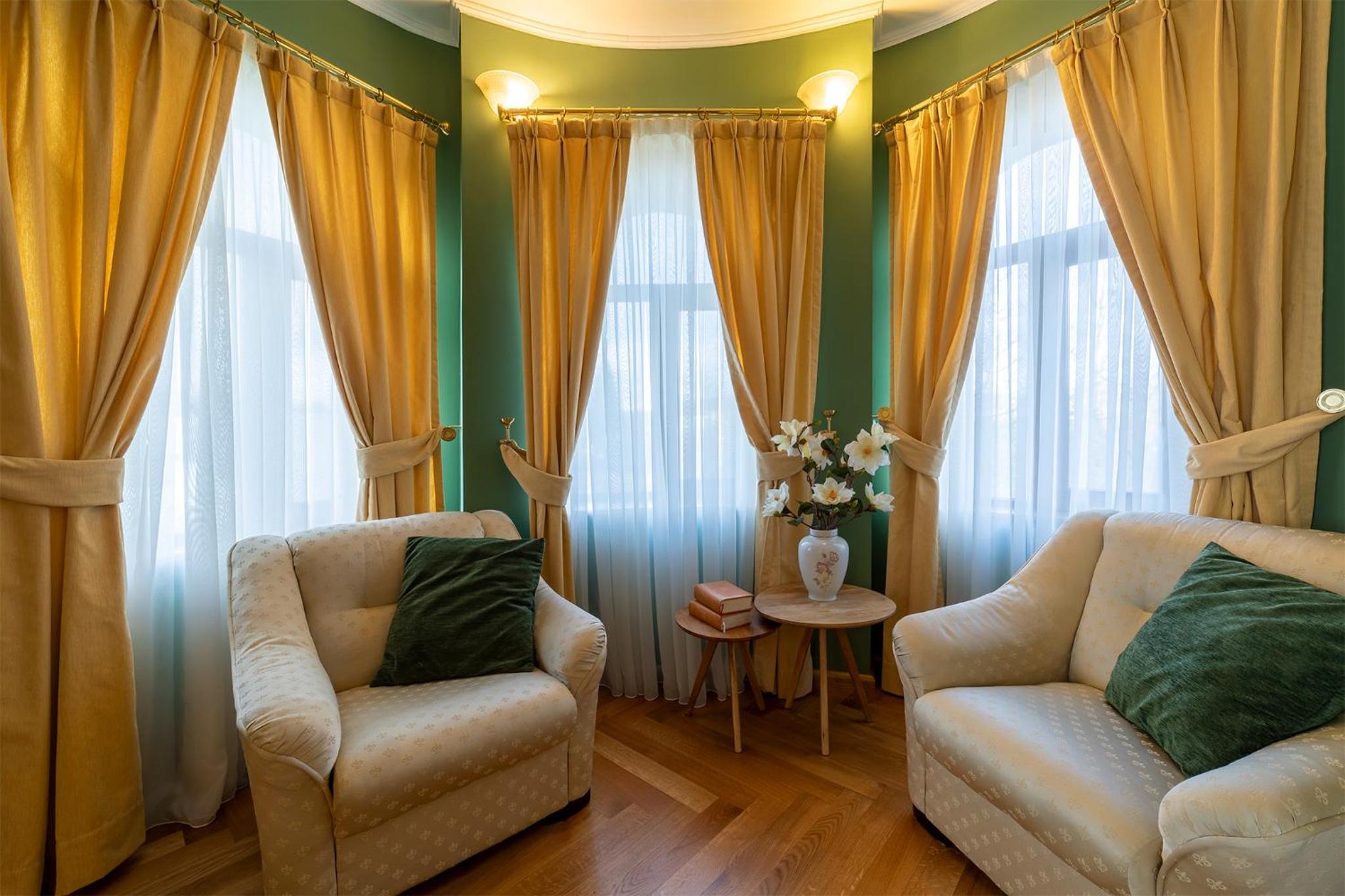 Two-Bedroom Suite - Photo 2