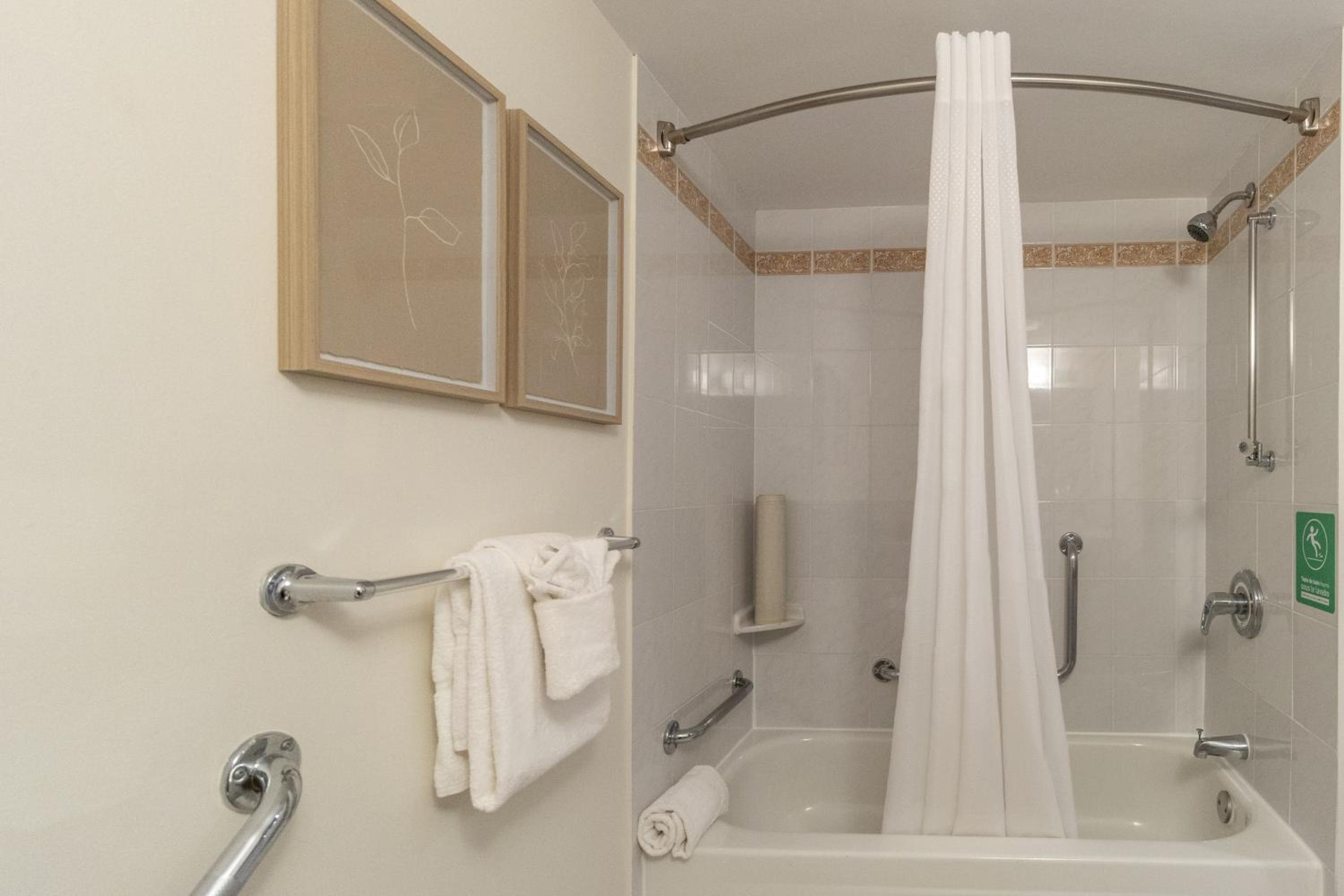 One-Bedroom Suite with Two Queen Beds - Photo 2