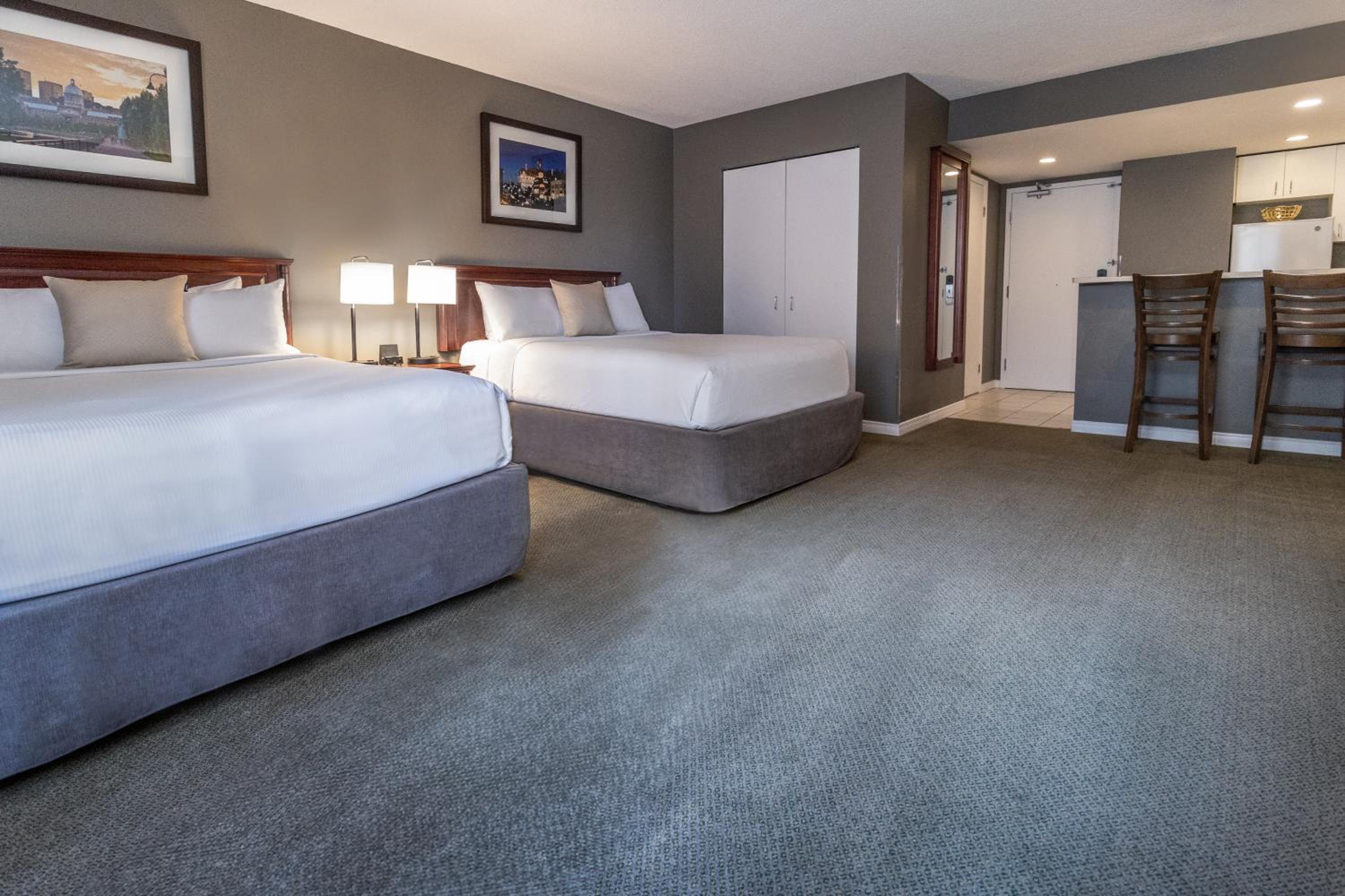 One-Bedroom Suite with Two Queen Beds - Photo 9
