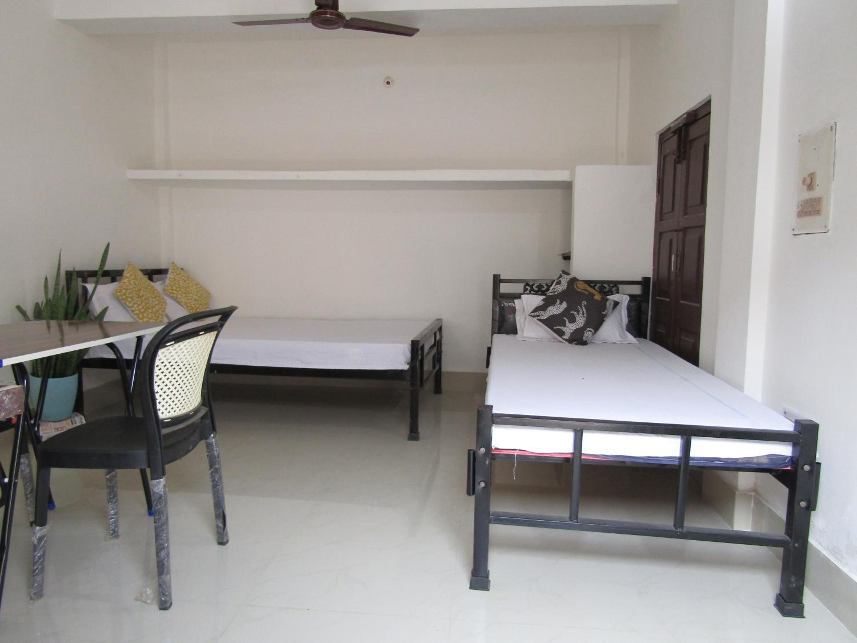 Double or Twin Room with Private External Bathroom photo 2