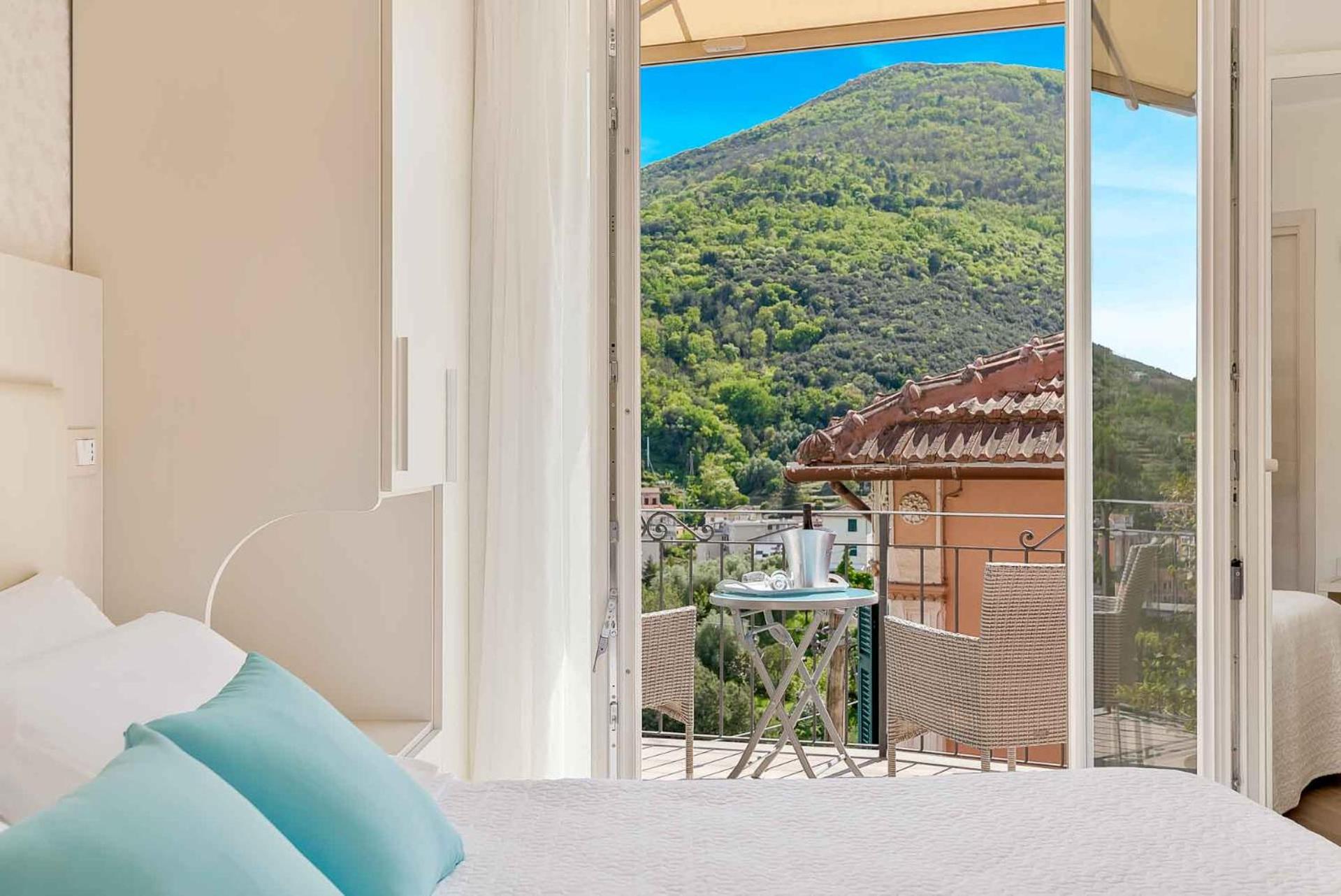 Deluxe Triple Room with Sea View photo 3