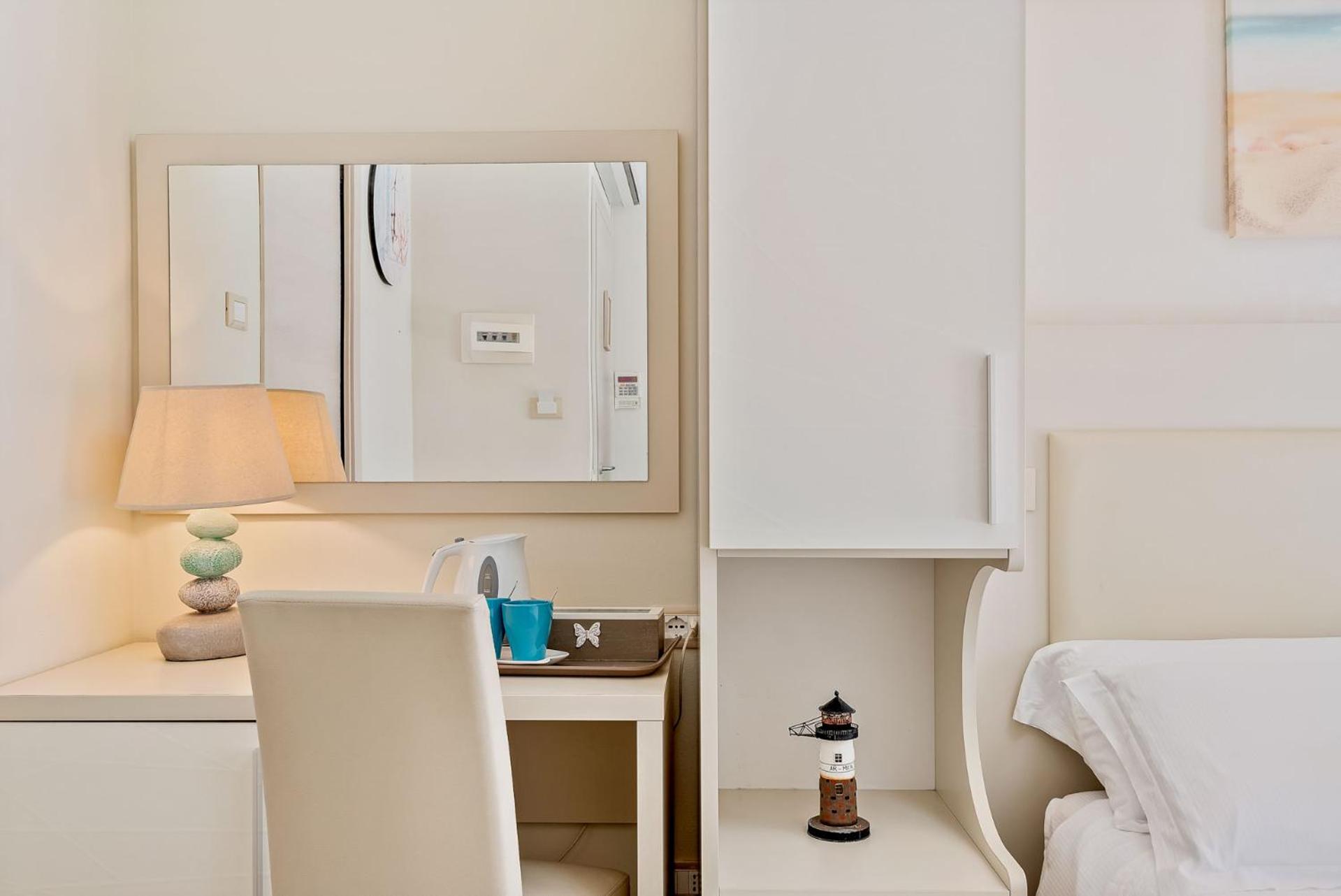 Deluxe Triple Room with Sea View photo 2