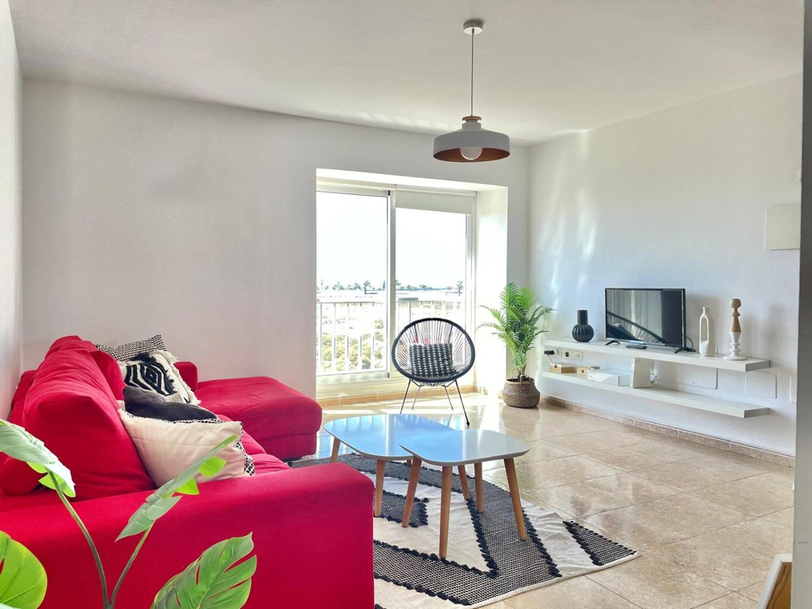 Apartamento de Tres Habitaciones - Frente al Mar