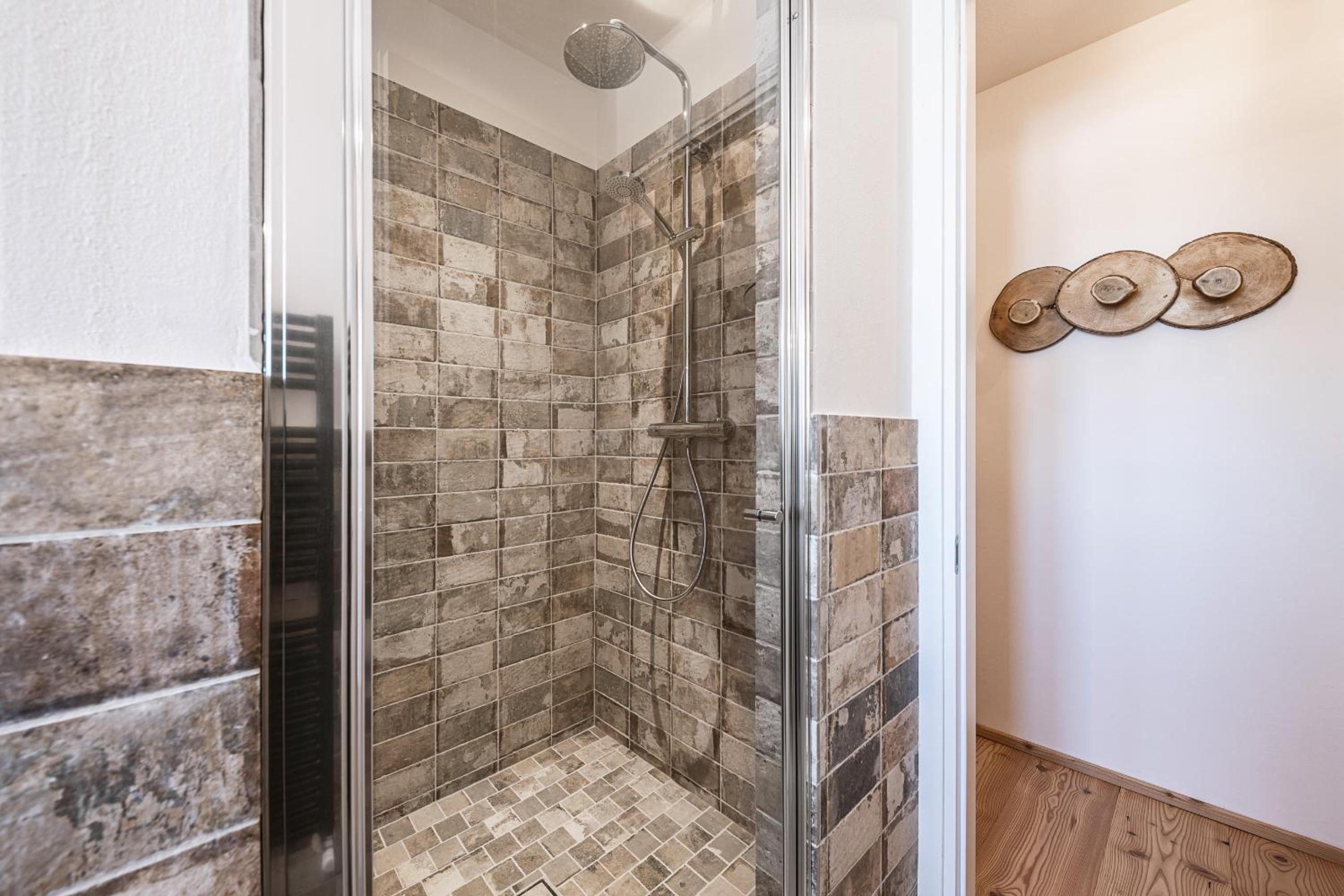 Suite Apartment - Photo 9
