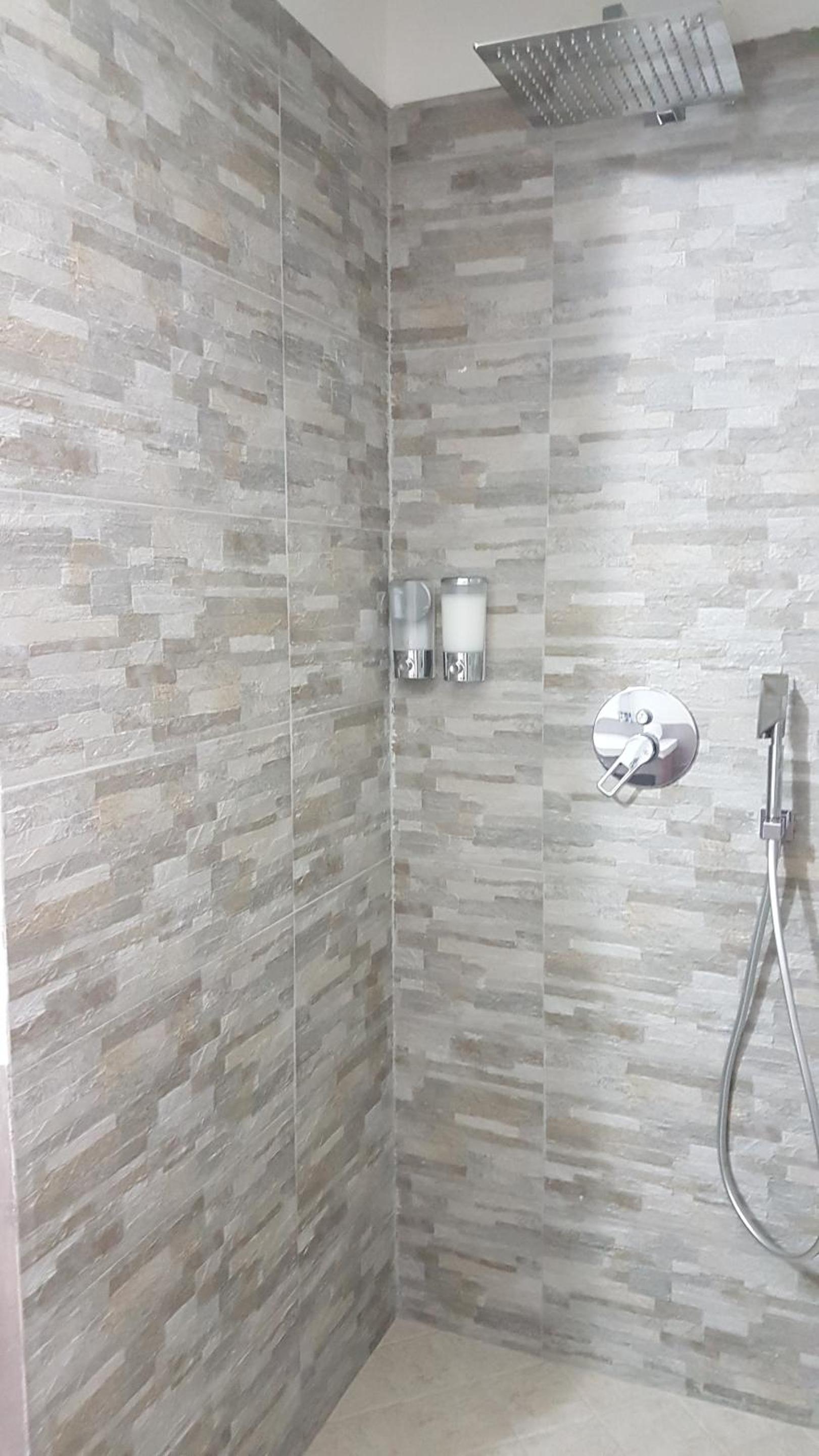 Small Twin Room - Photo 8