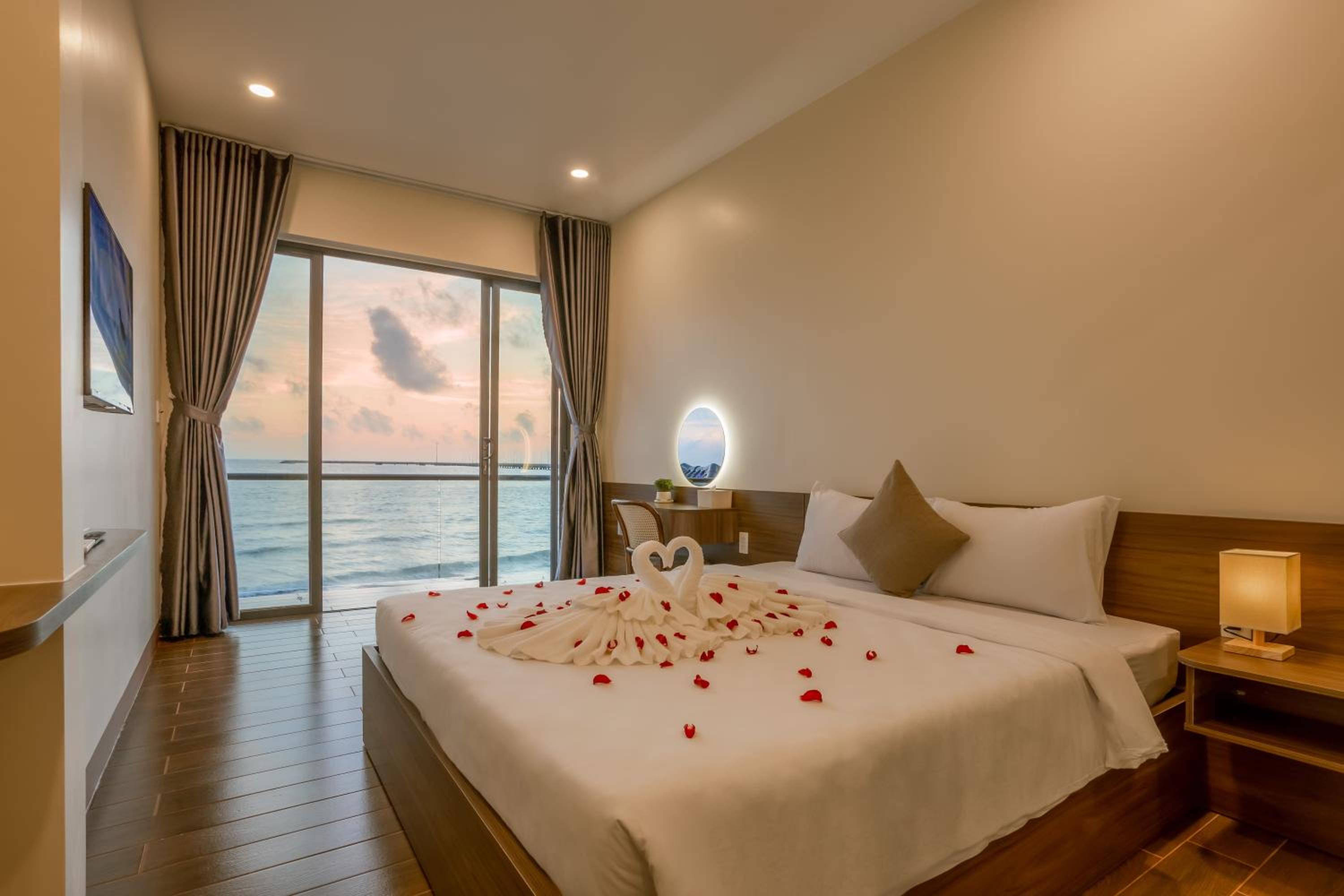 King Suite with Ocean View photo 1