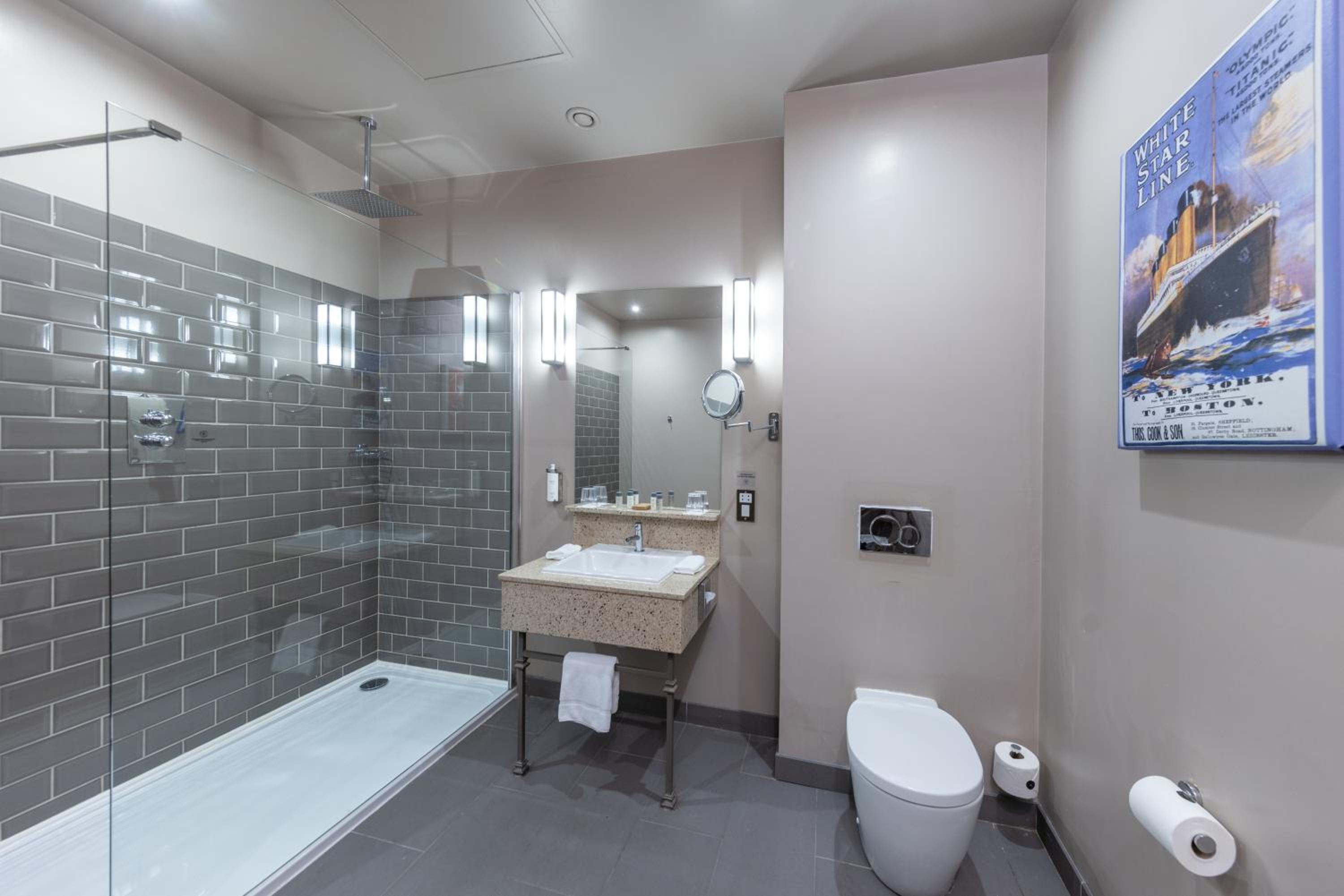 Superior Double Room - Dockside View photo 3