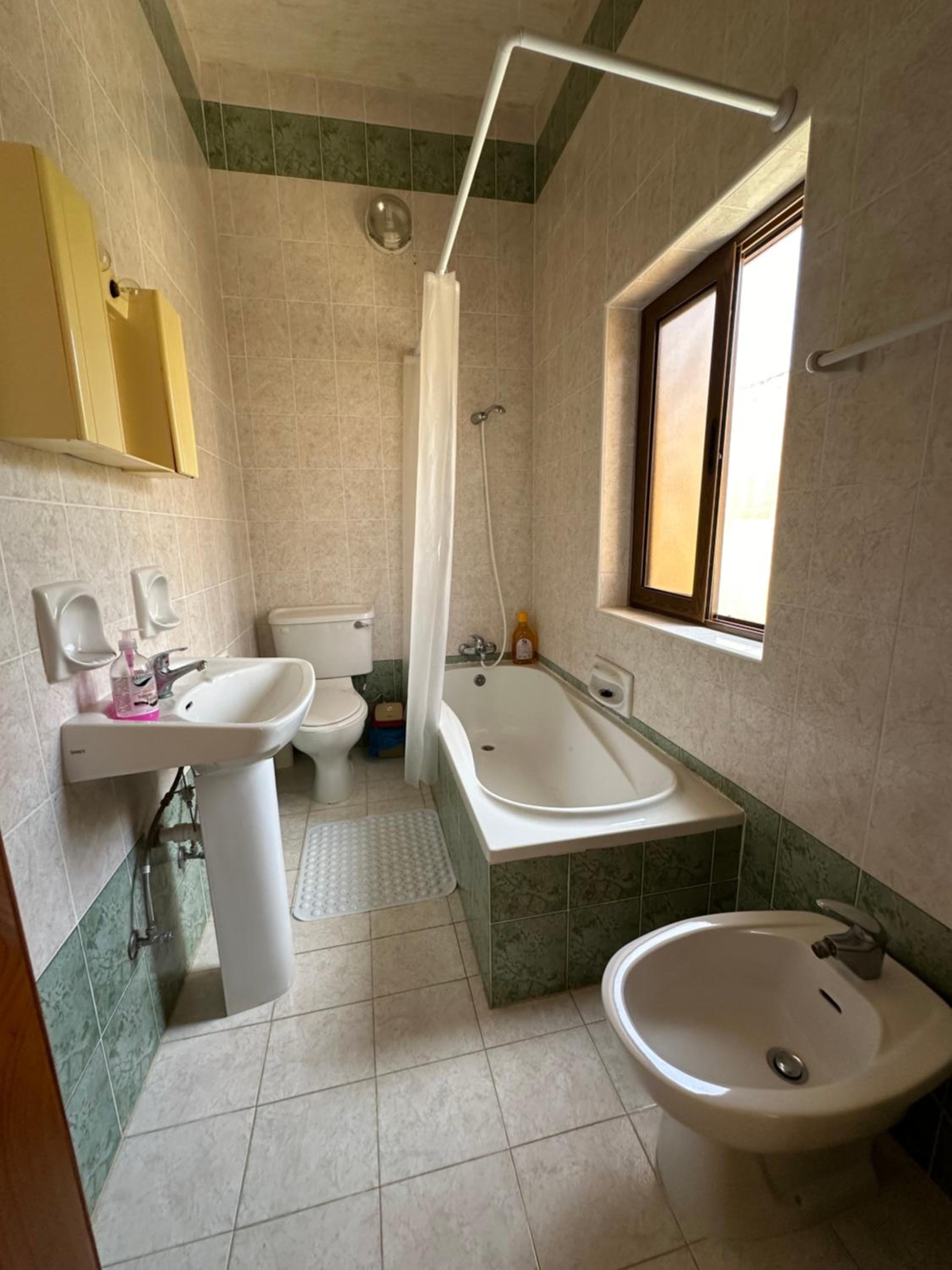 Family Room with Private Bathroom photo 3