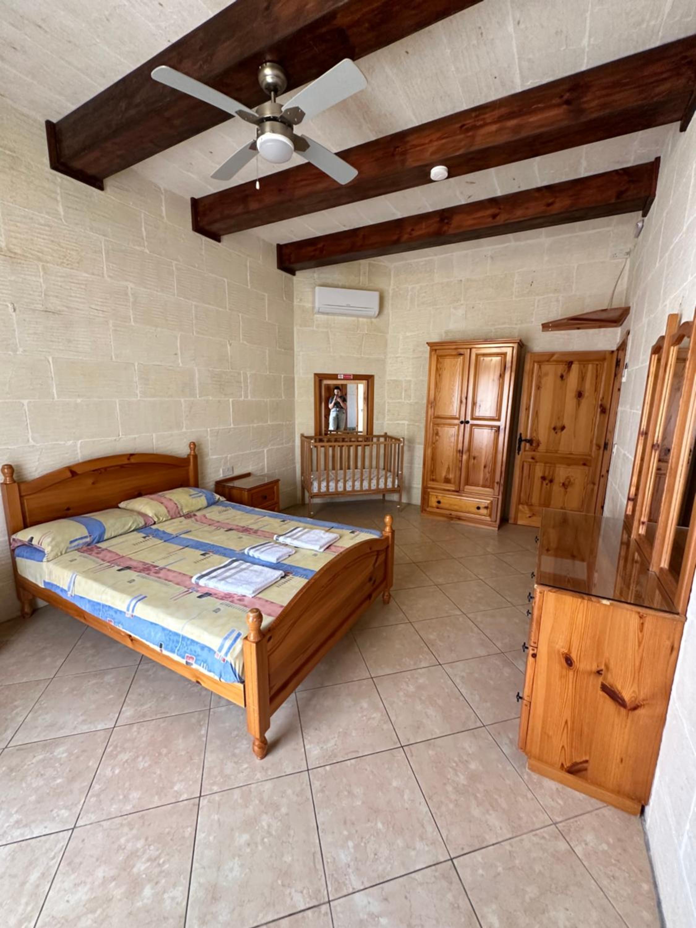 Family Room with Private Bathroom photo 2