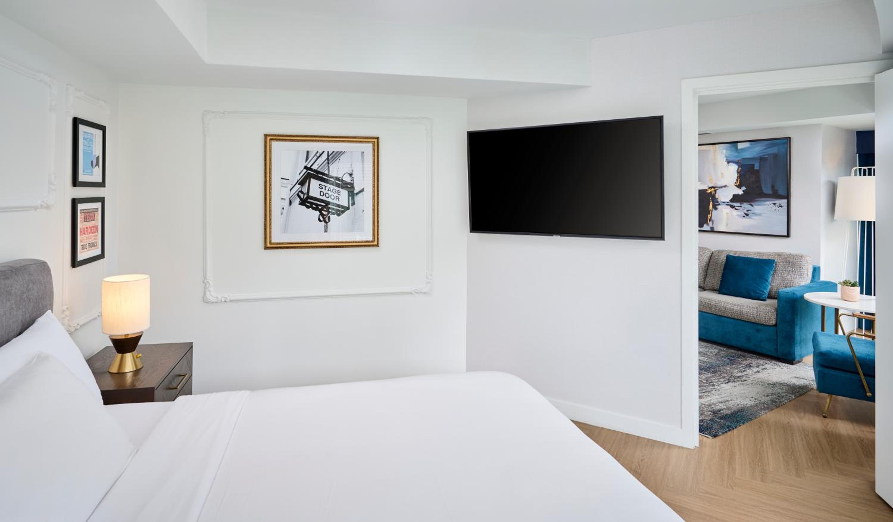 Deluxe Queen Suite - Photo 3