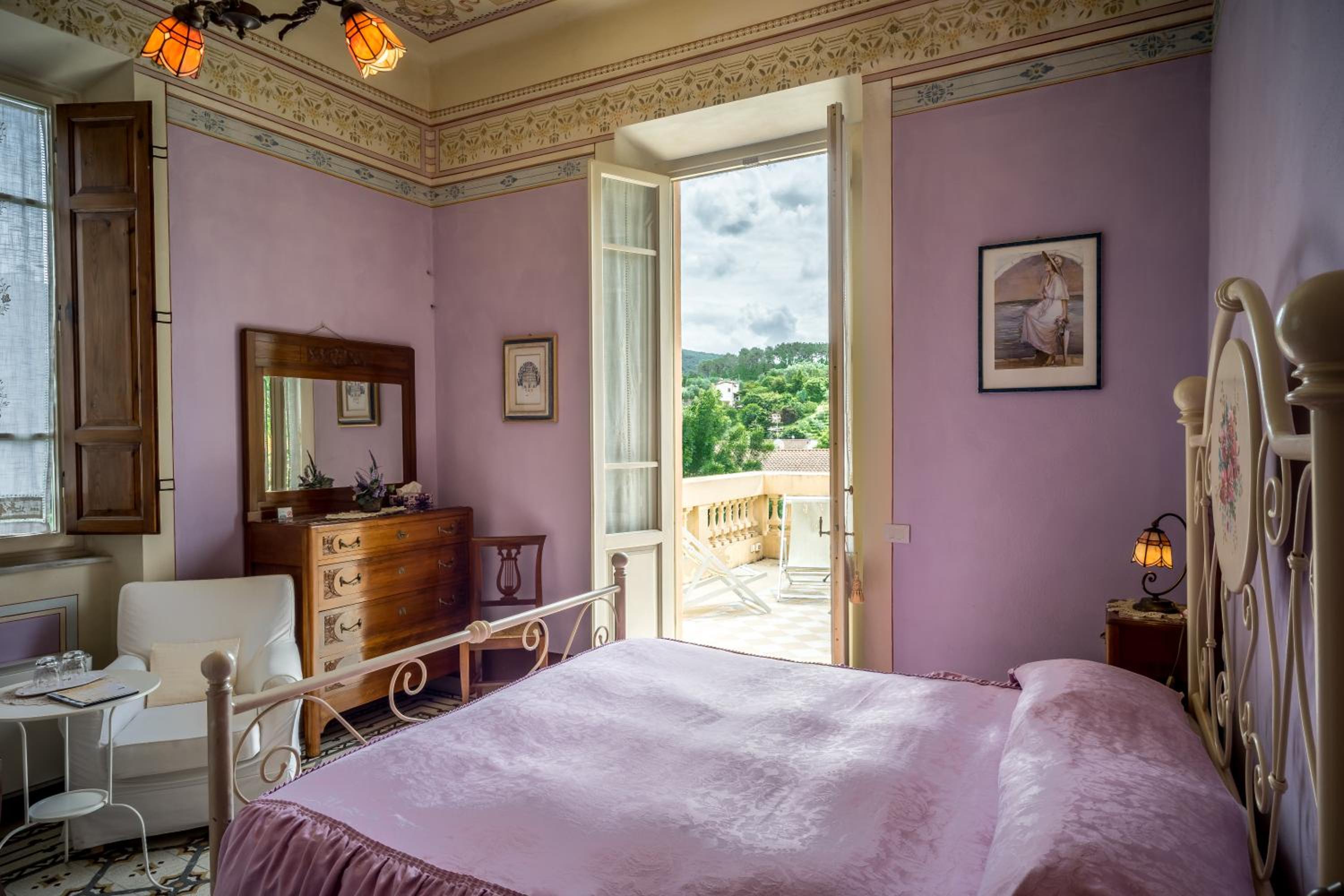 Deluxe Double Room with Balcony photo 1