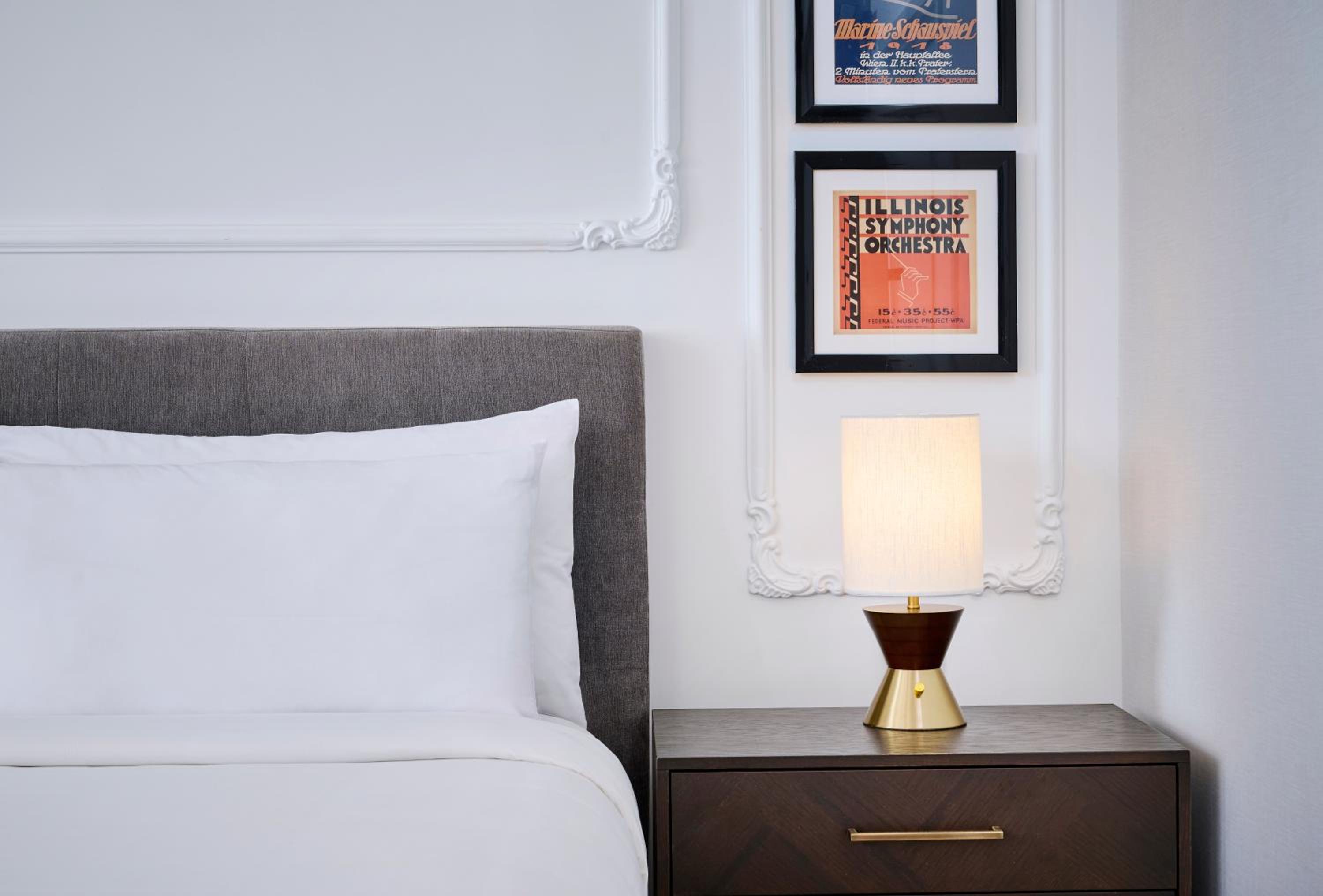 Deluxe King Suite - Photo 6
