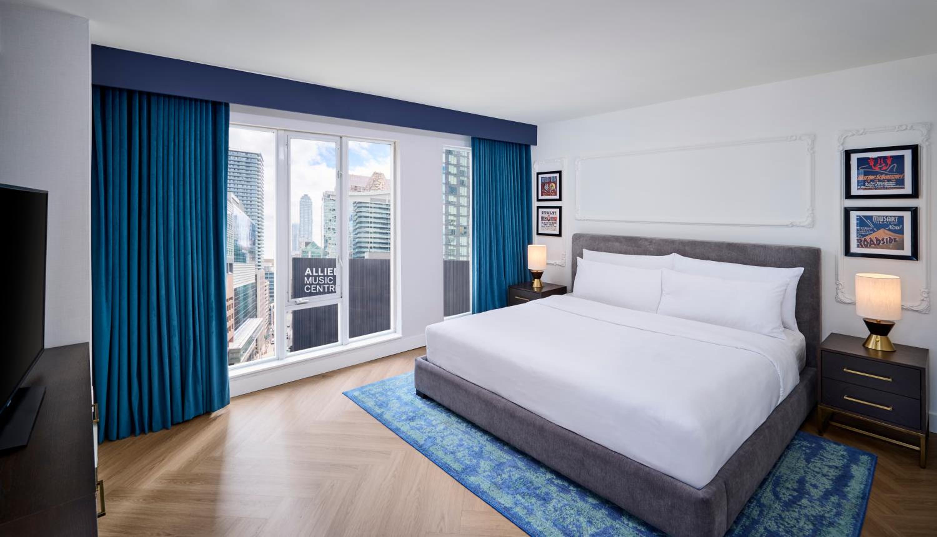 Deluxe King Suite - Photo 2