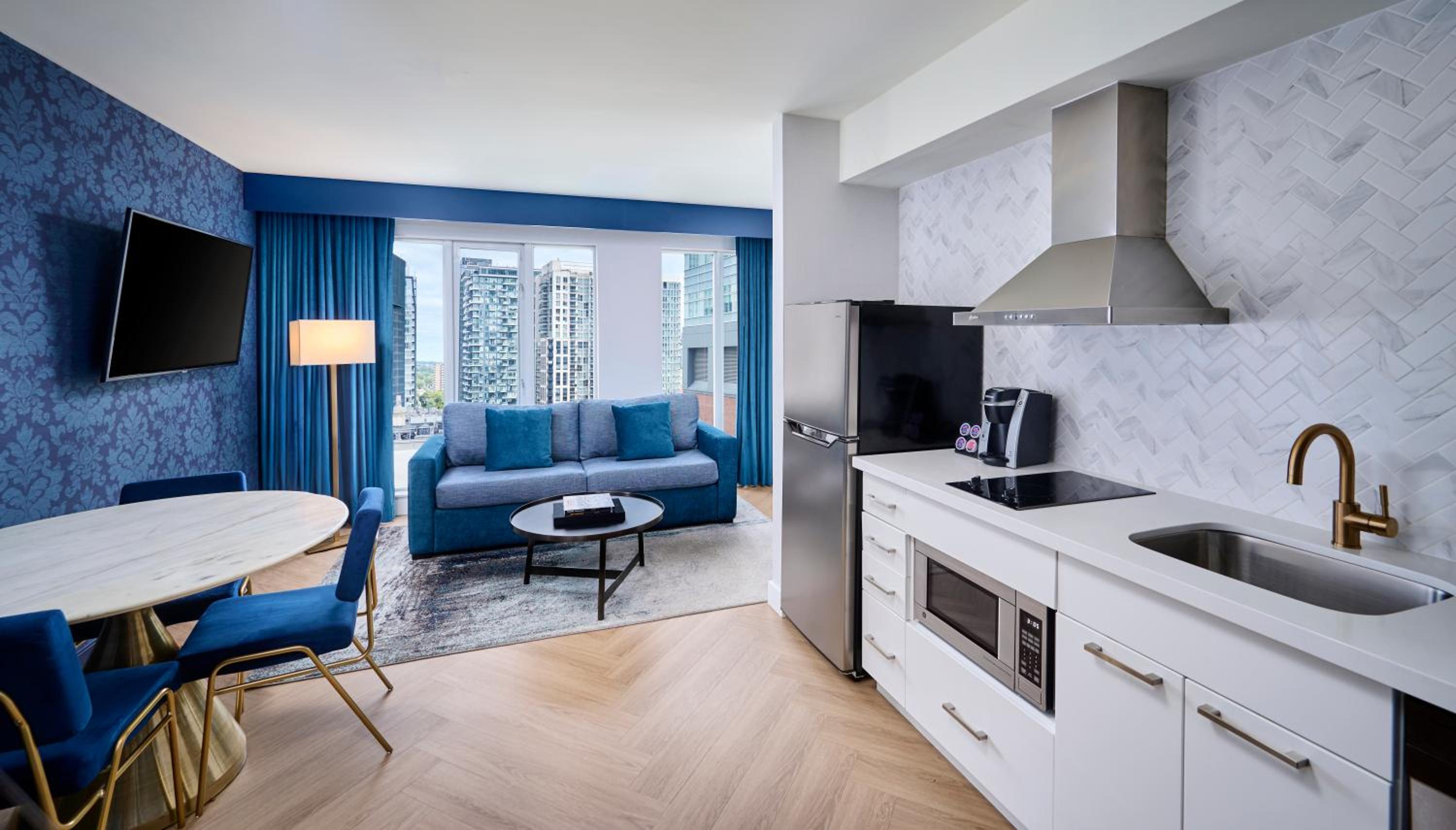 Deluxe King Suite - Photo 1