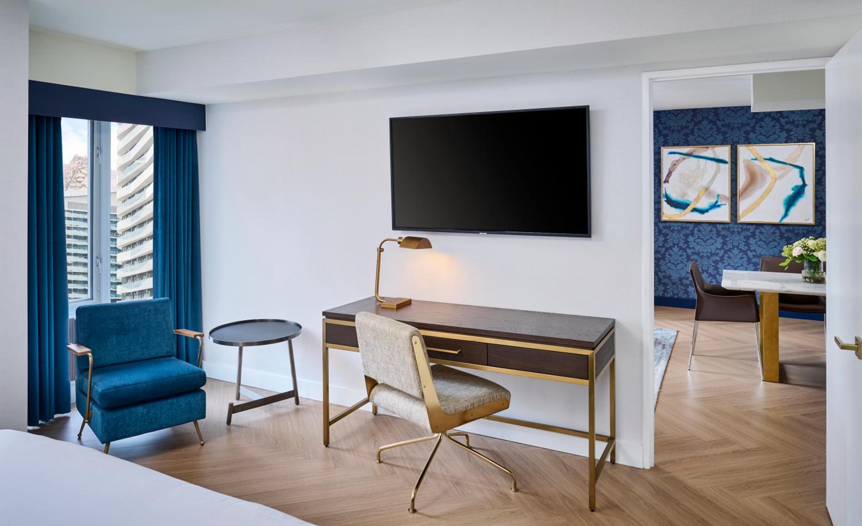 Pantages Signature King Suite - Photo 7