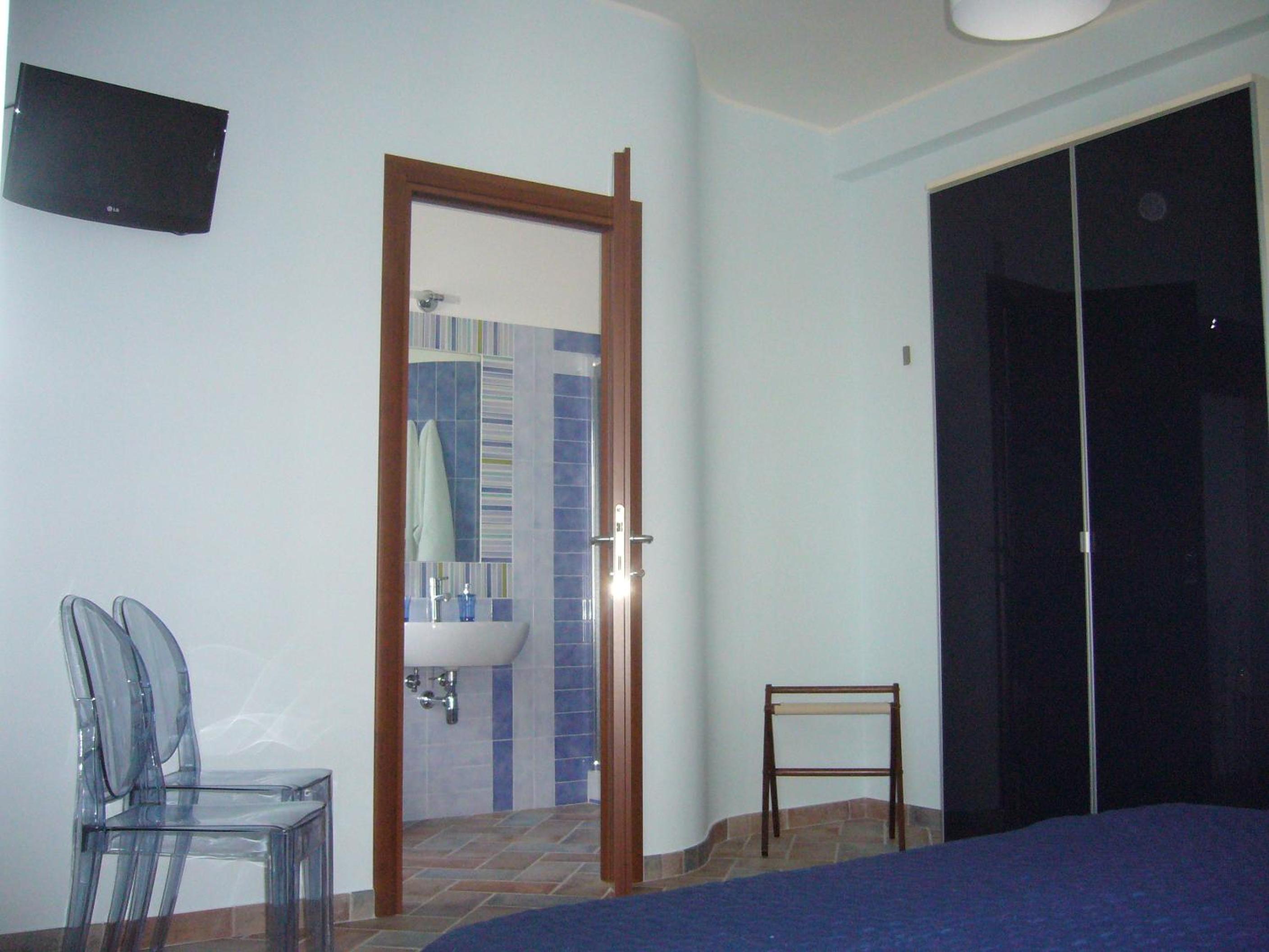 Large Double Room photo 3