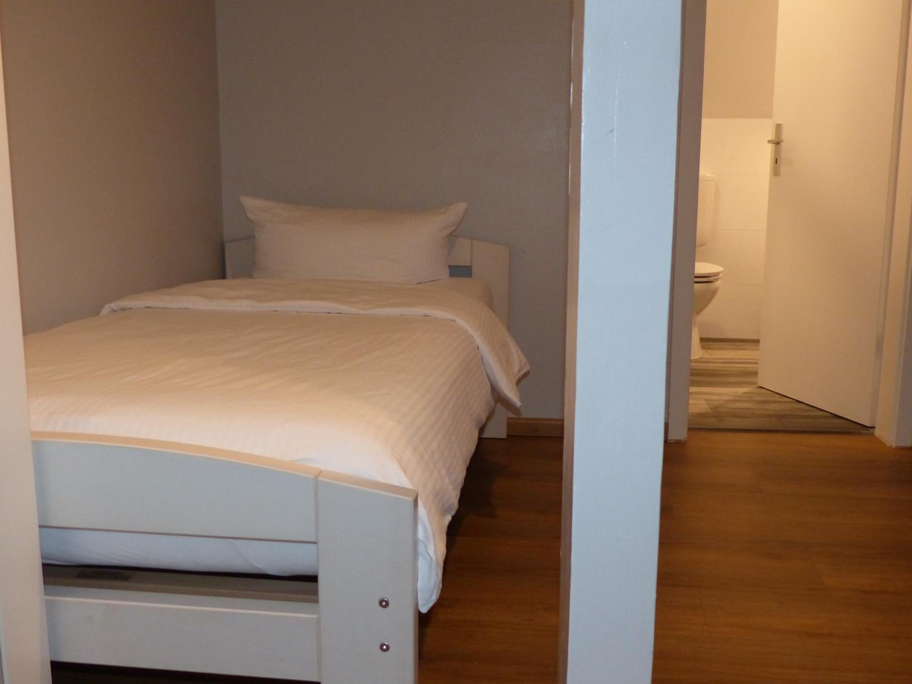 Double or Twin Room with Private Bathroom - Photo 6