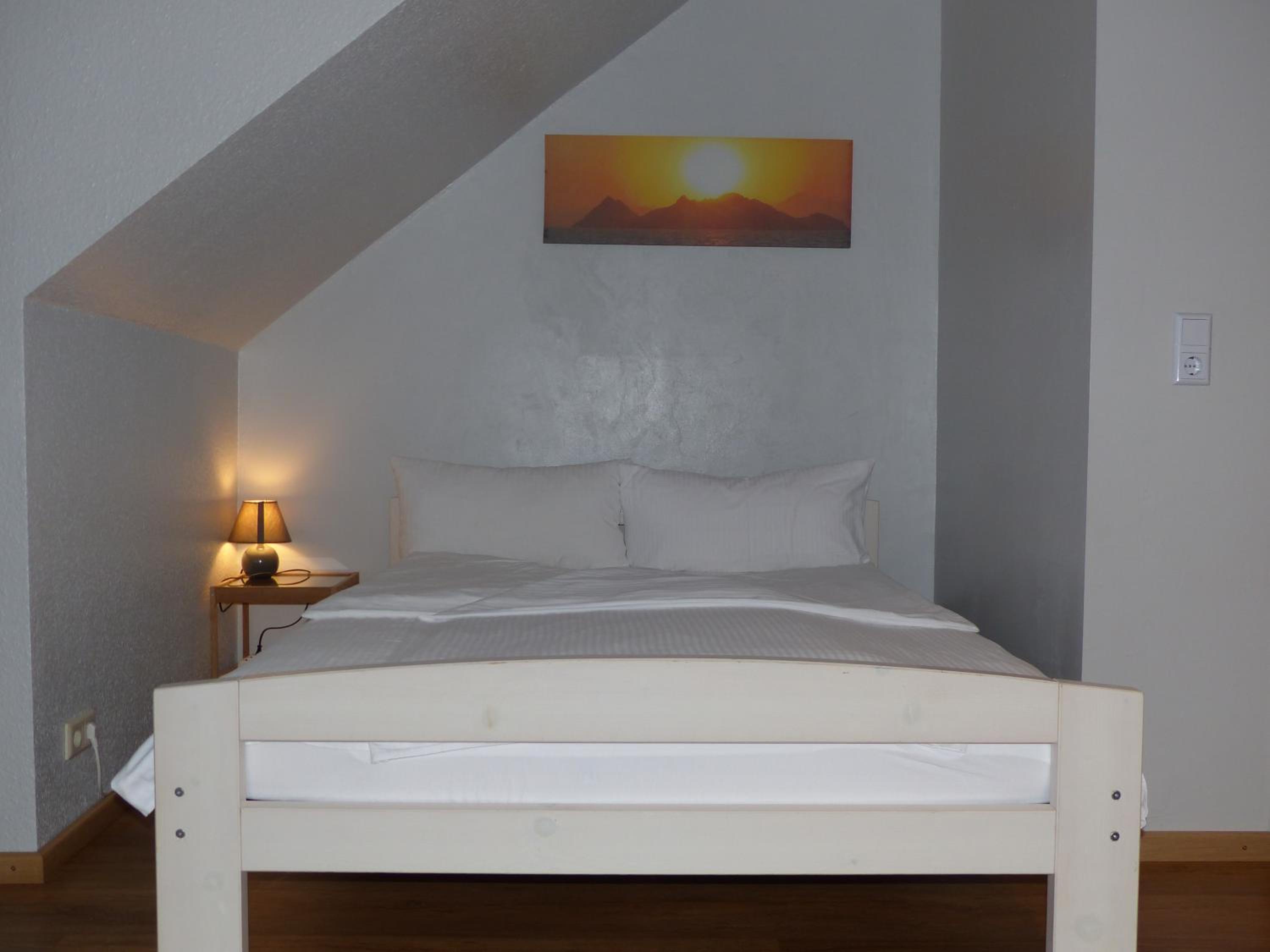 Double or Twin Room with Private Bathroom - Photo 7