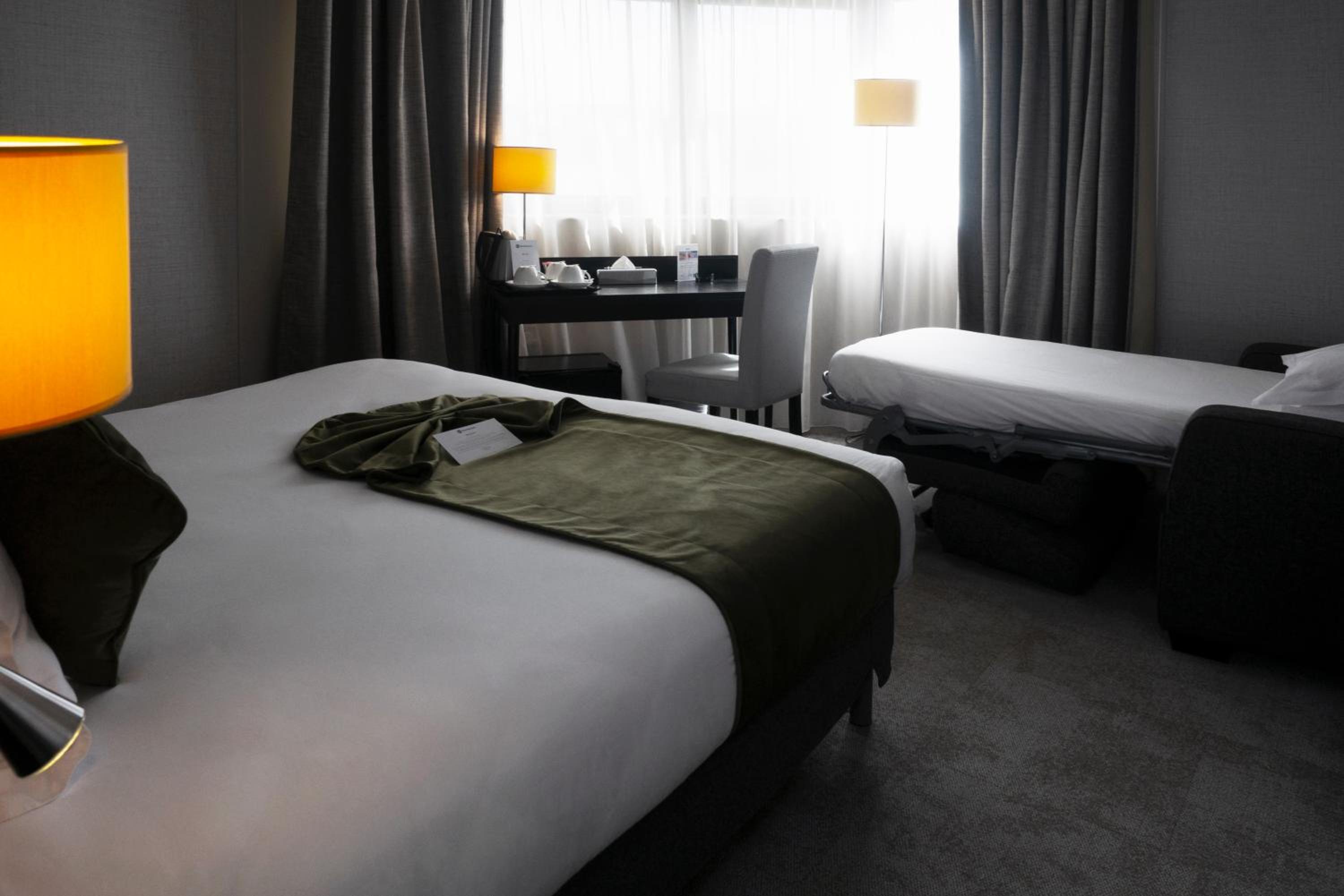 Standard Twin/Double Room with Sofa bed thumbnail 6