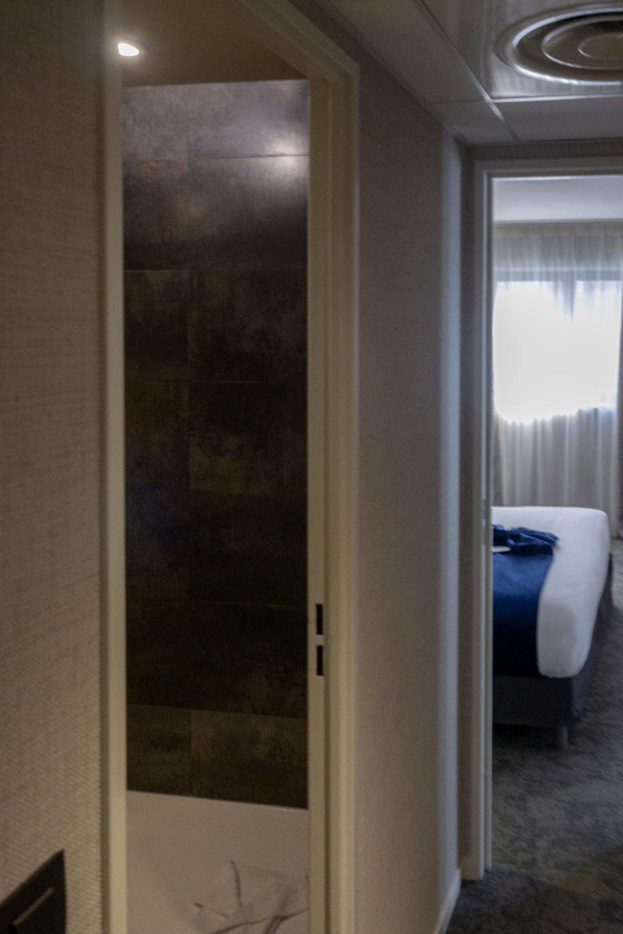 Classic Double Room thumbnail 6