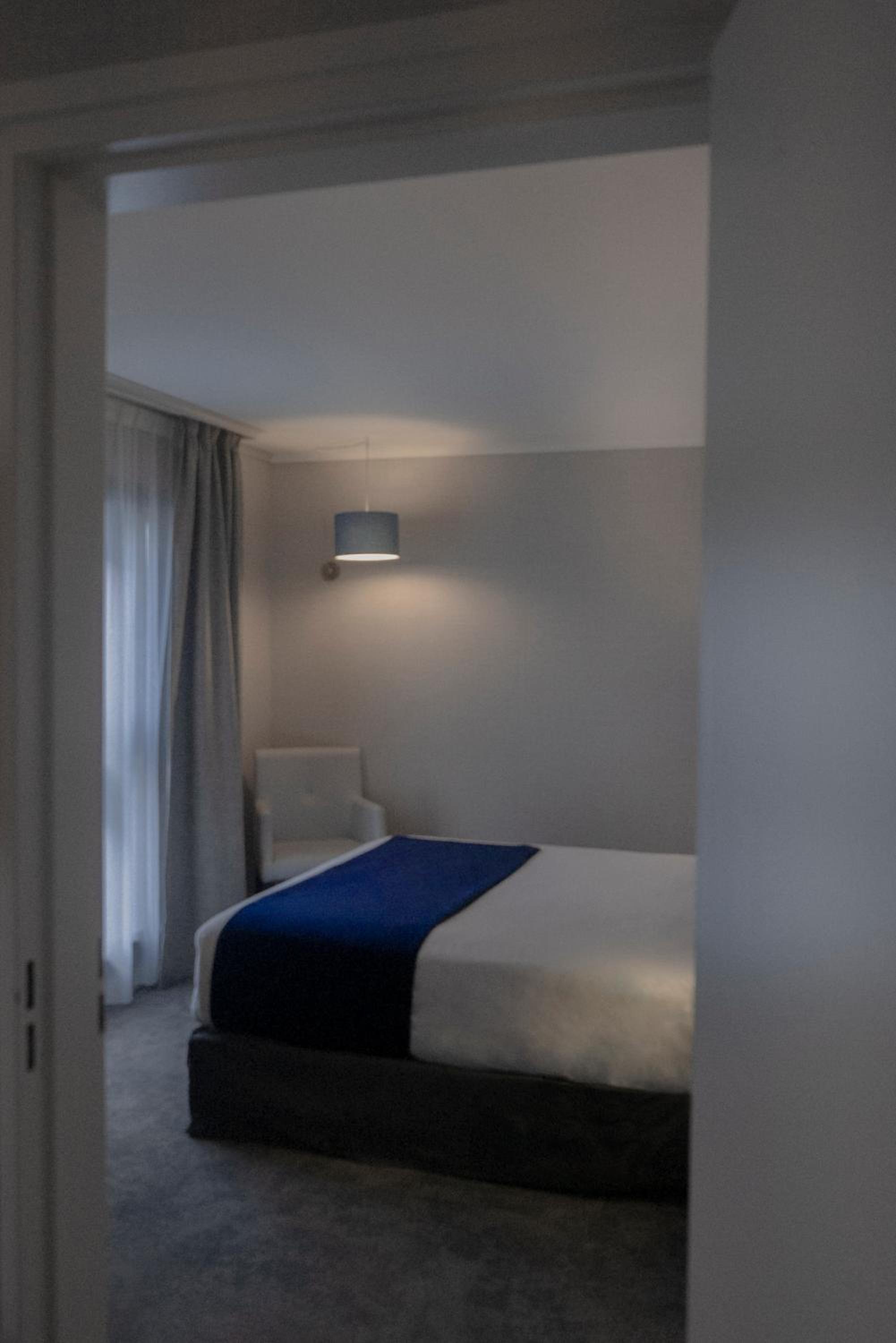 Family Room with Two Double Beds - Non-Smoking thumbnail 5