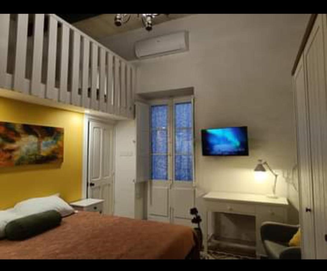 Deluxe Double Room with Balcony photo 1