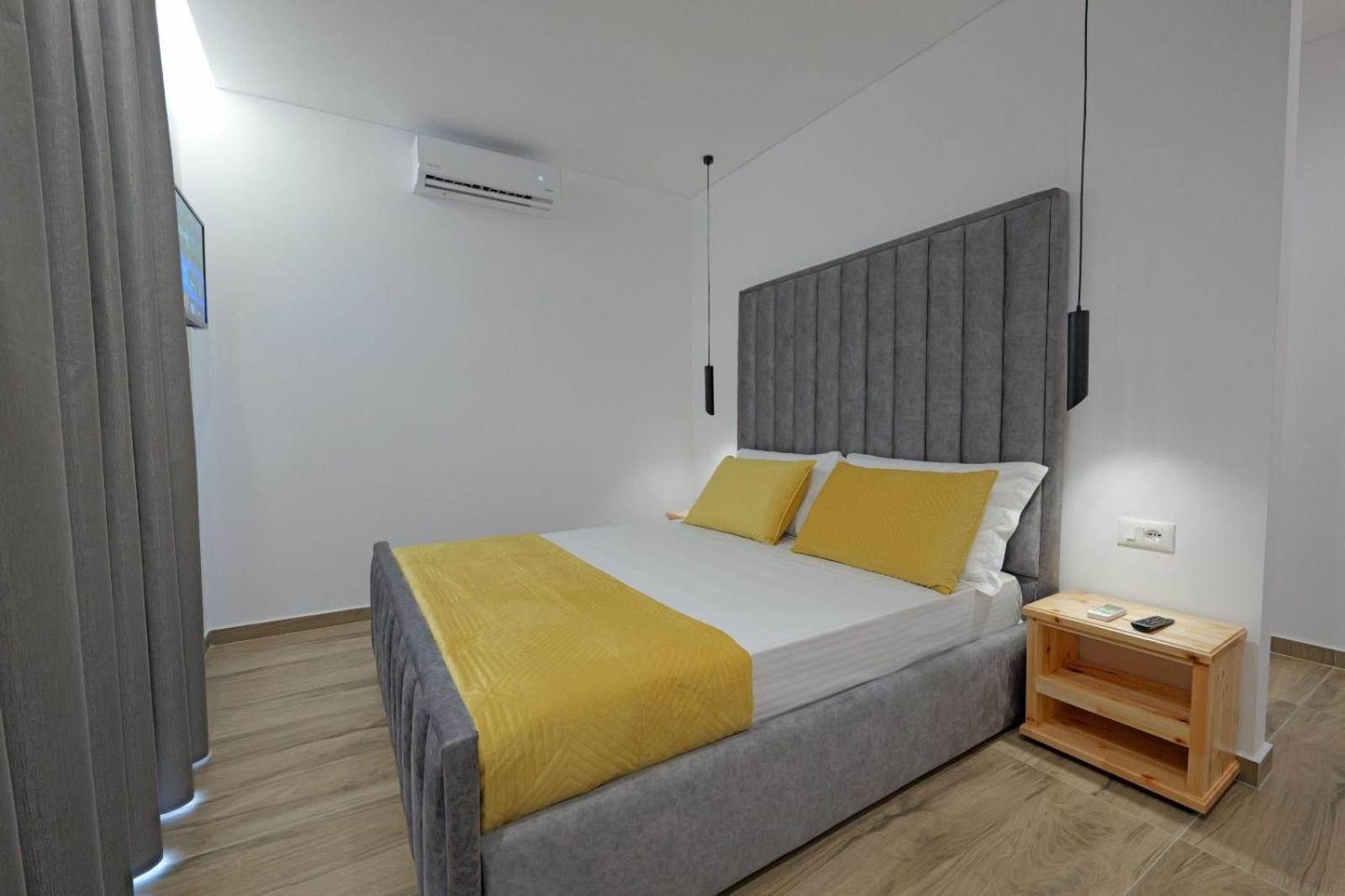 Deluxe Double Room with Balcony and Sea View photo 3