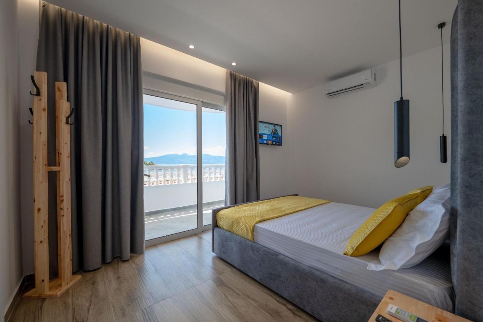Deluxe Double Room with Balcony and Sea View