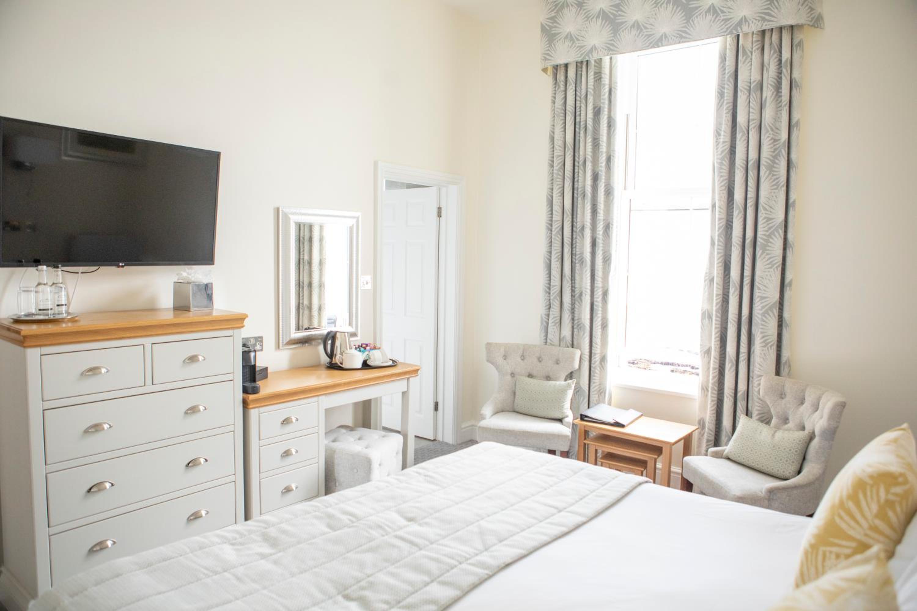 Double or Twin Room with Sea View photo 2