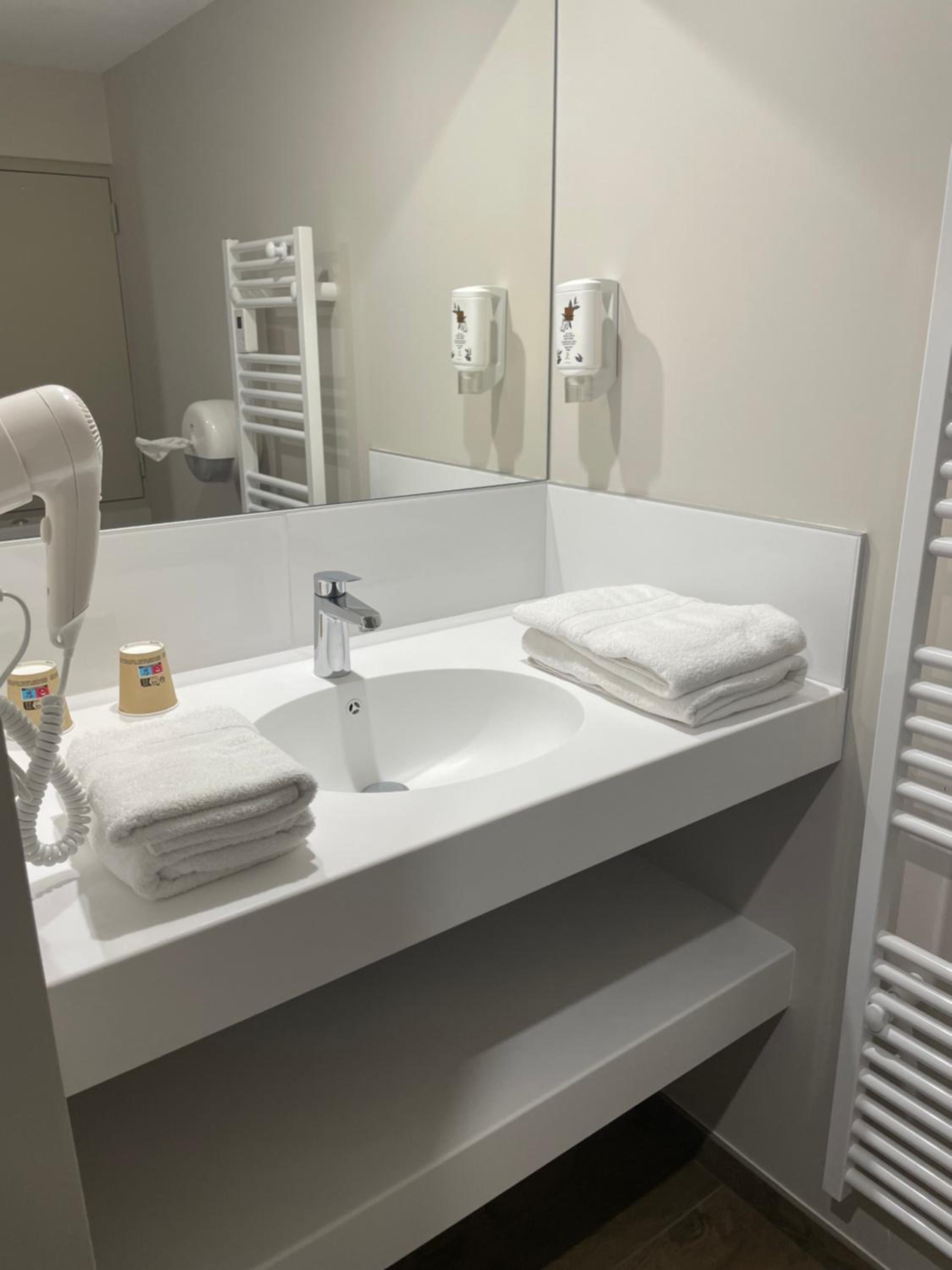 Superior Twin Room - Photo 4