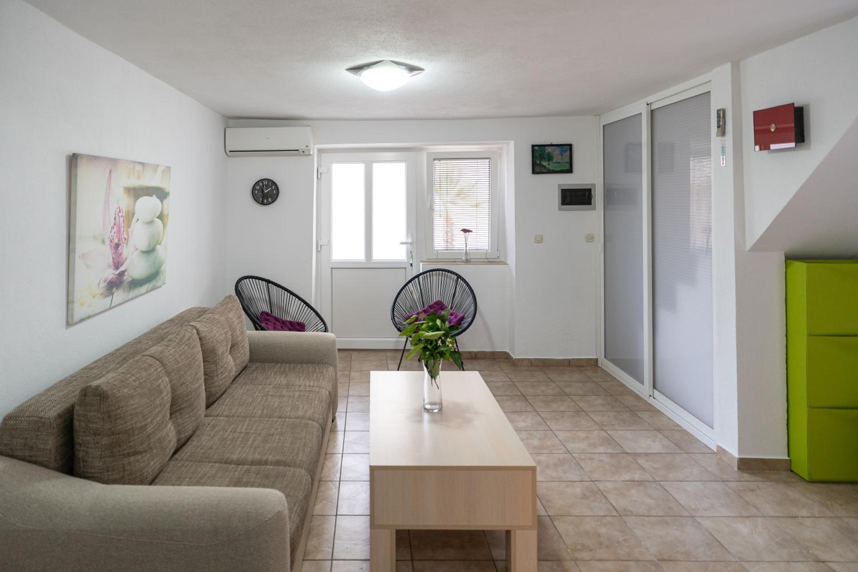 Two-Bedroom House photo 2
