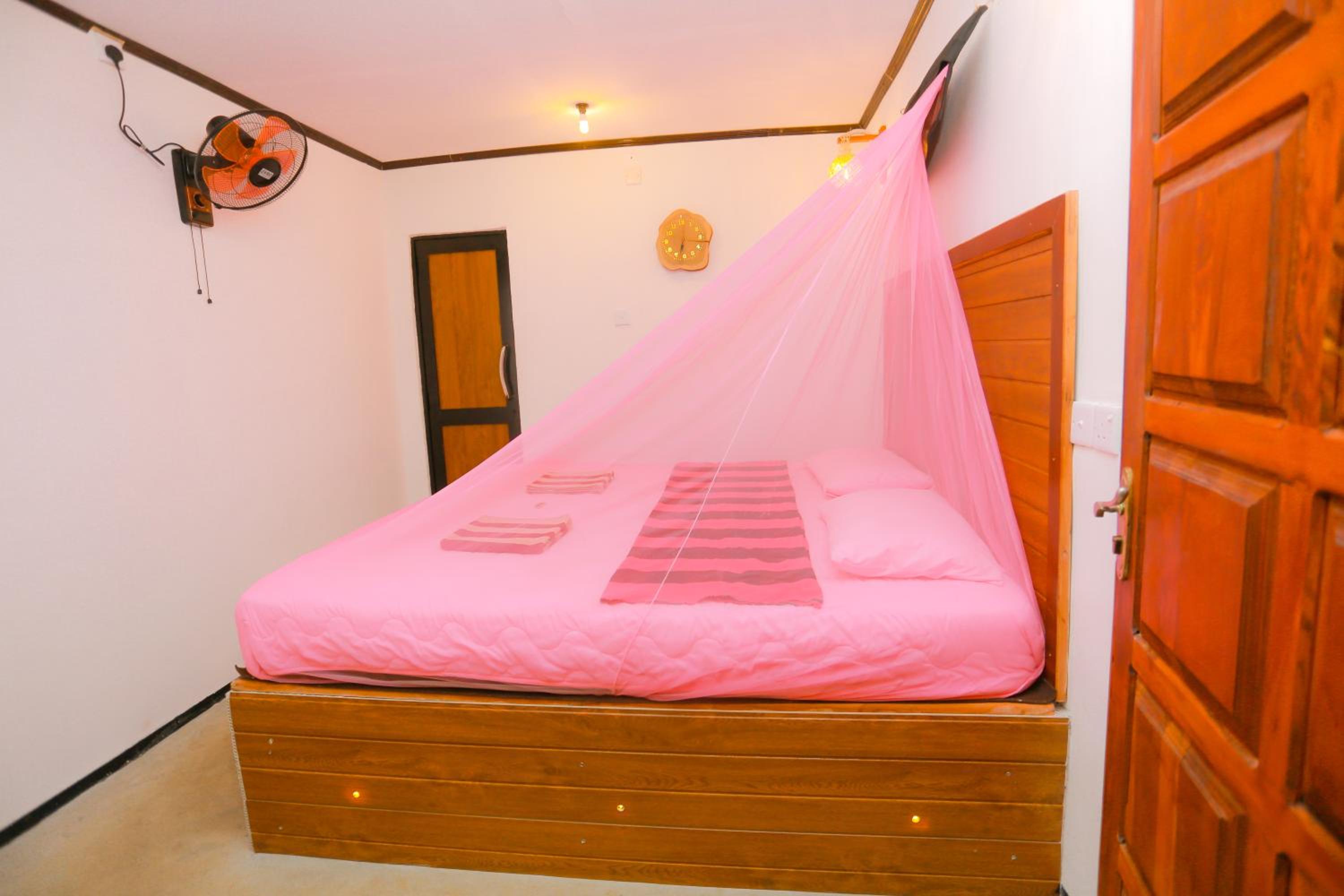 Budget Double Room photo 3