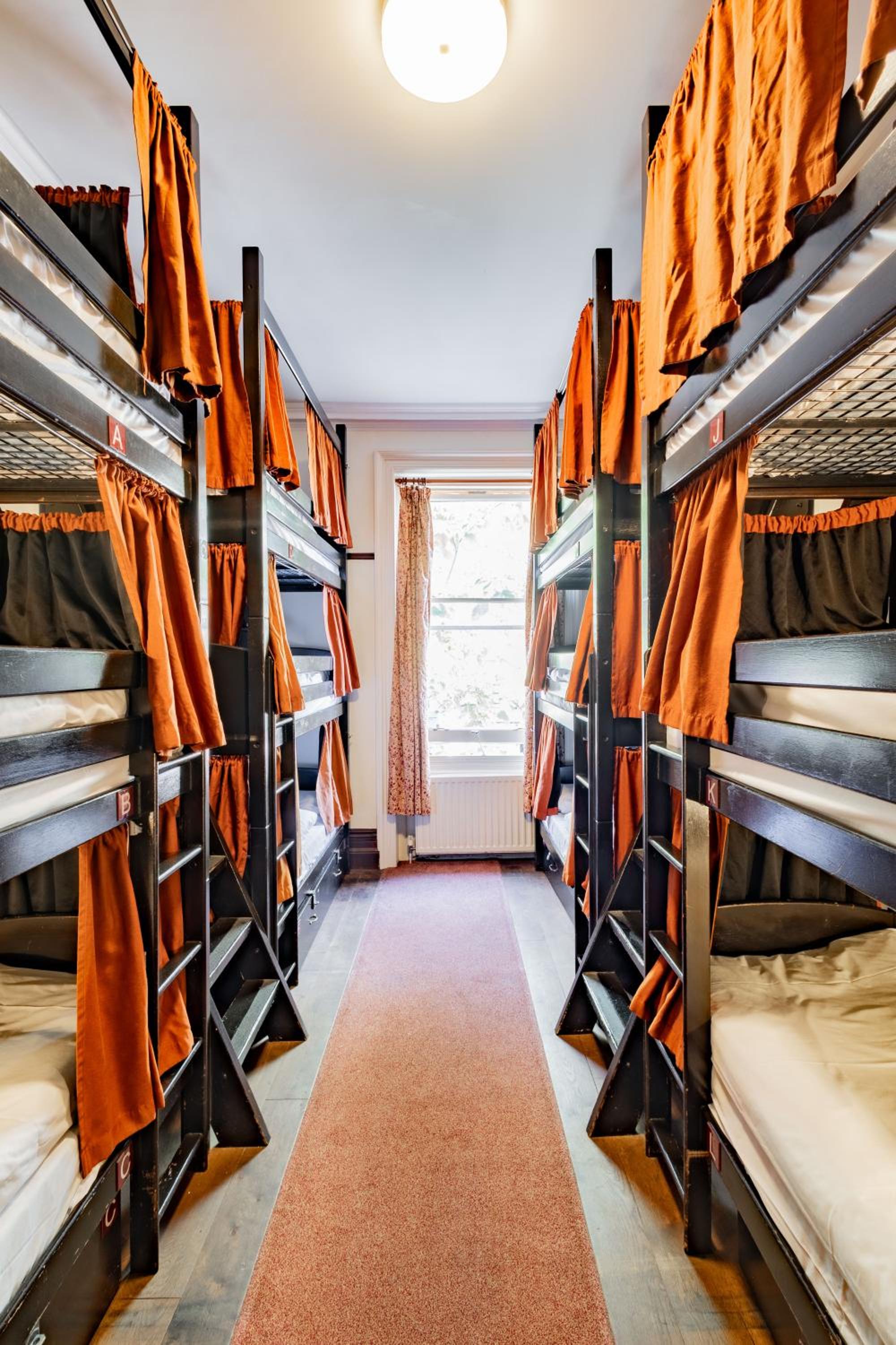 Bed In 12-Bed Mixed Dormitory Room photo 3