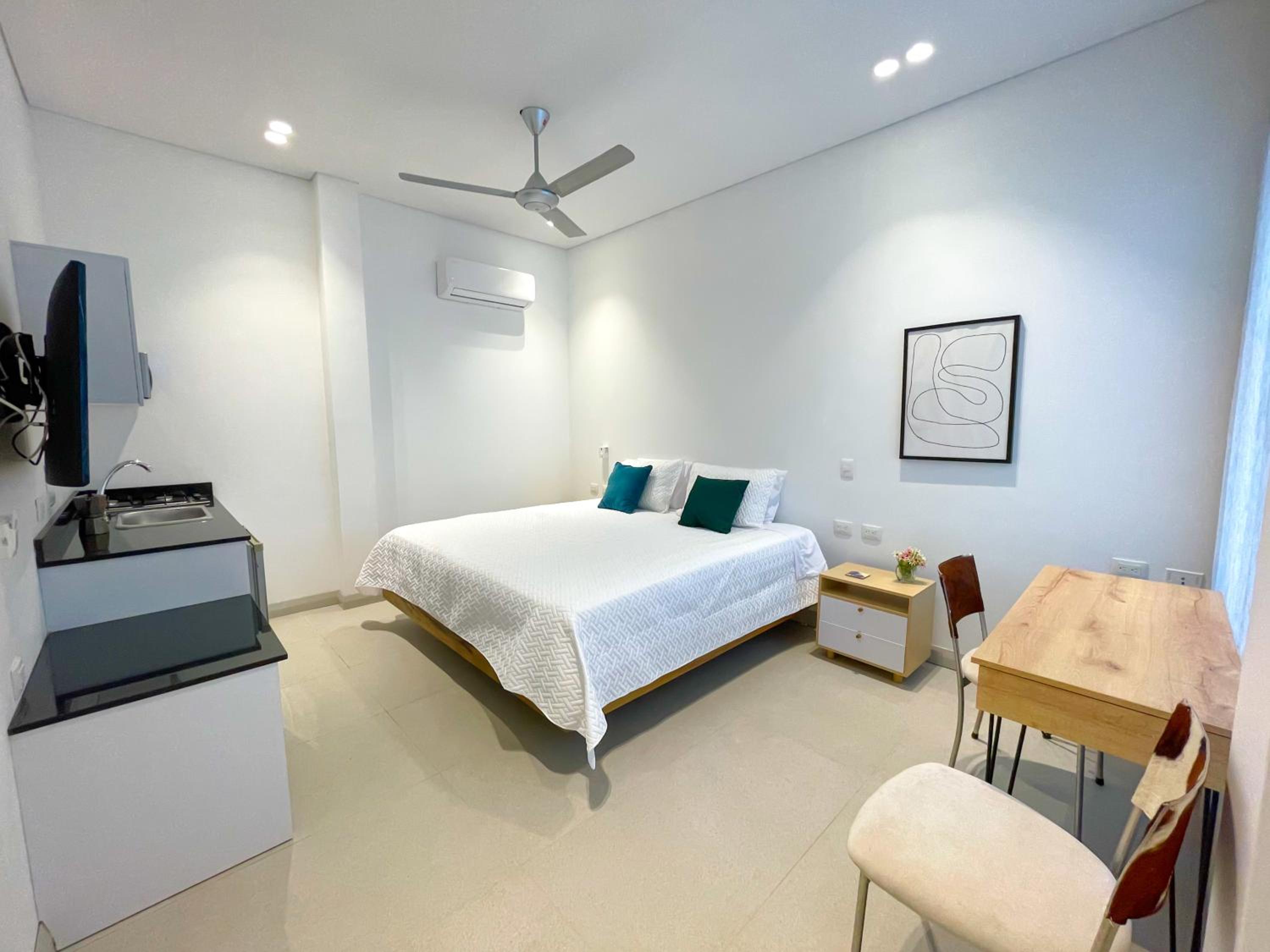 One-Bedroom Apartment photo 1