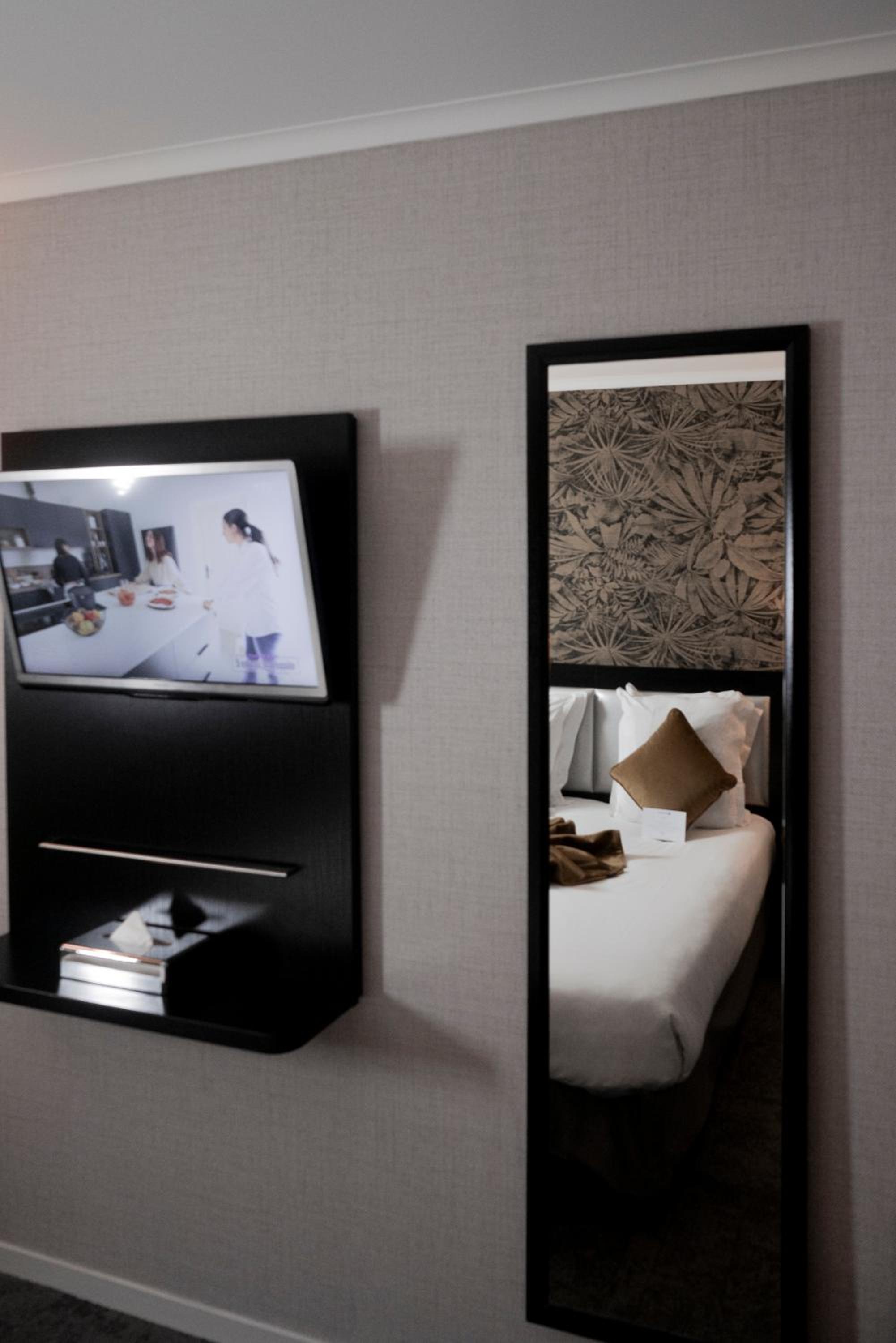 Classic Double Room thumbnail 5