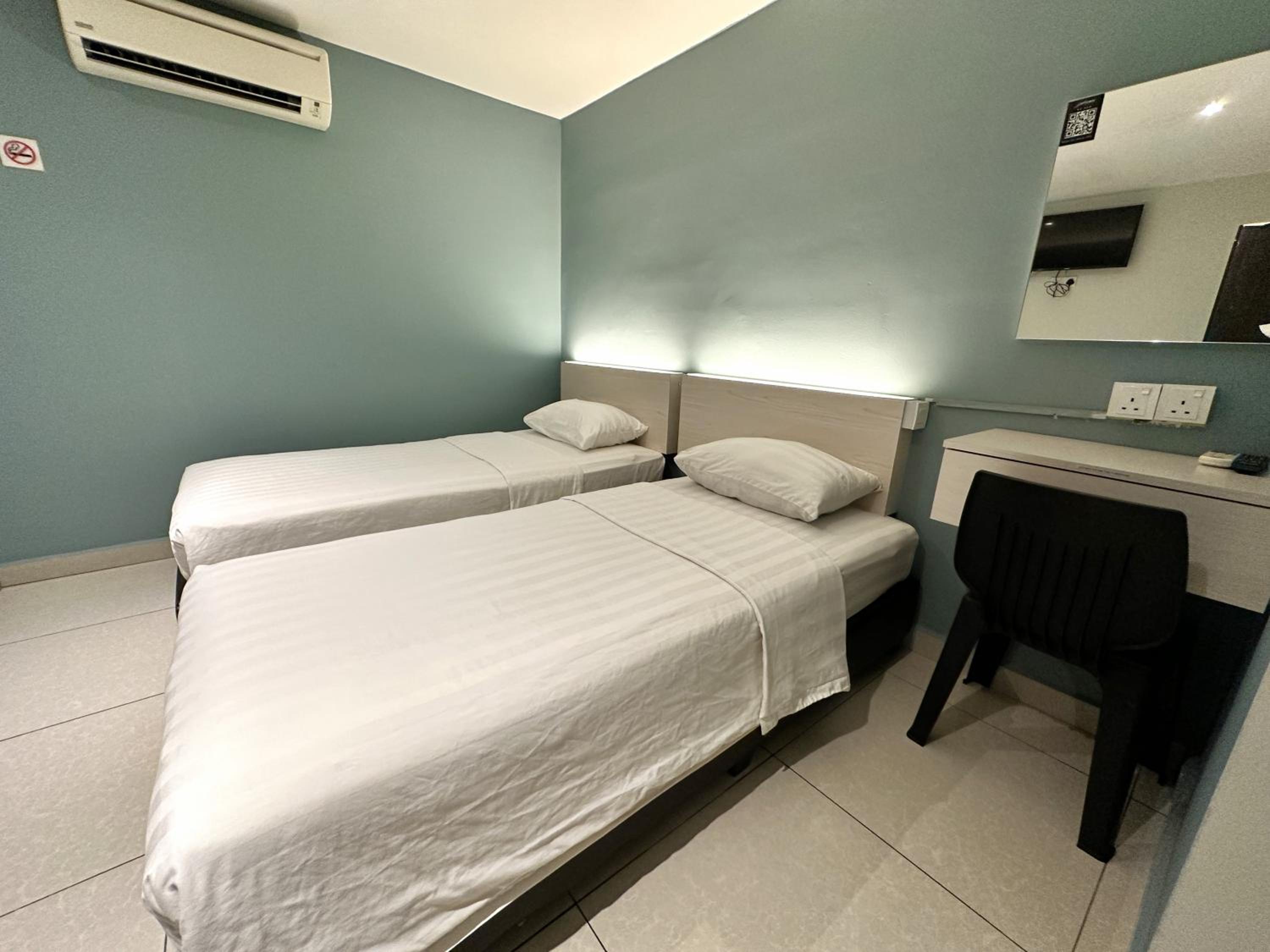 Deluxe Twin Room photo 3