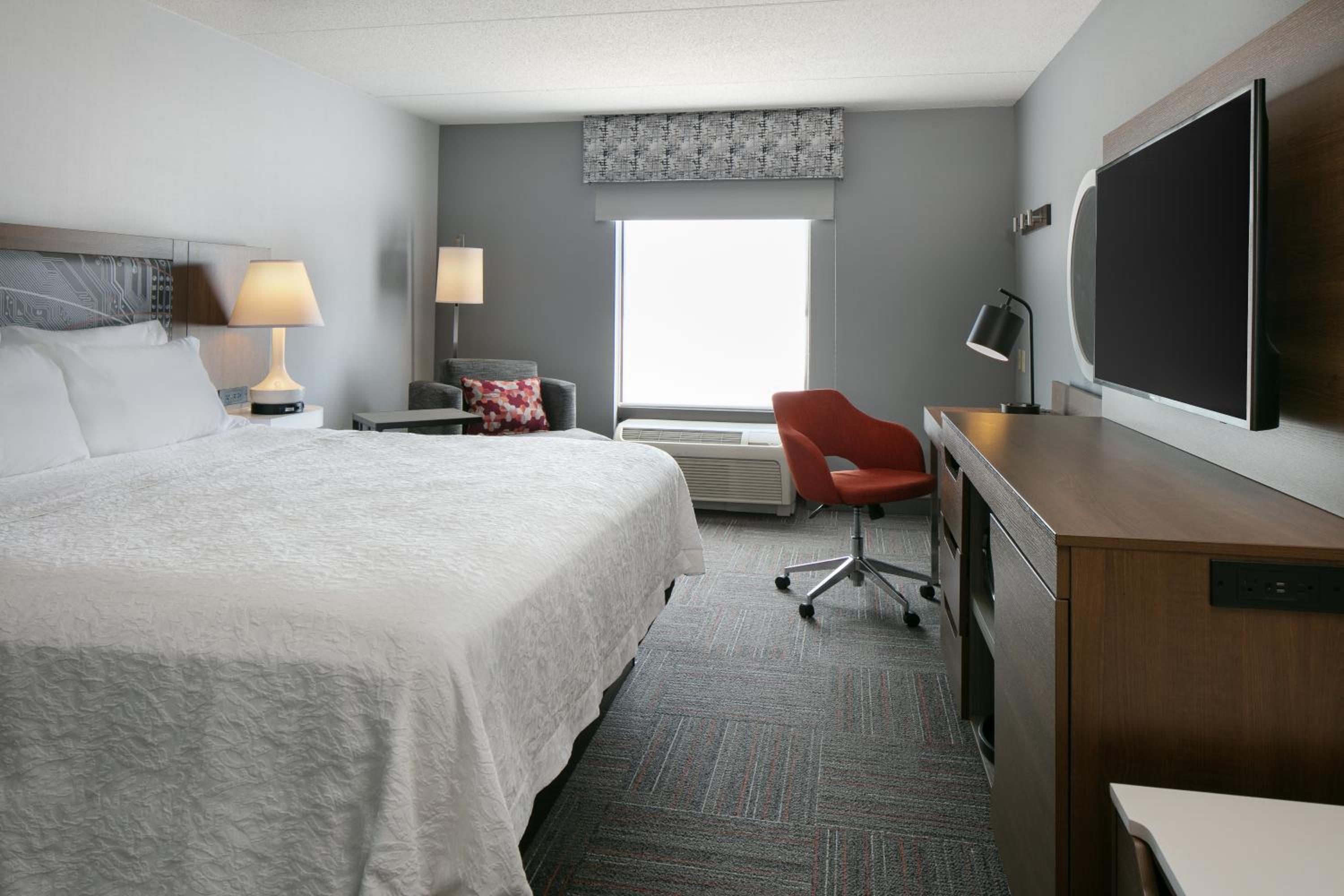 King Room with Sofa Bed - Non-Smoking - Photo 1