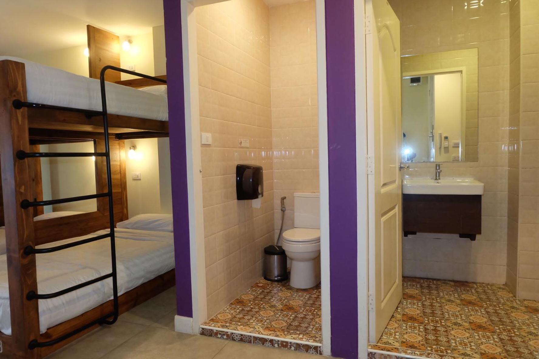 Family Room with Bunk Beds - Private Bathroom photo 2