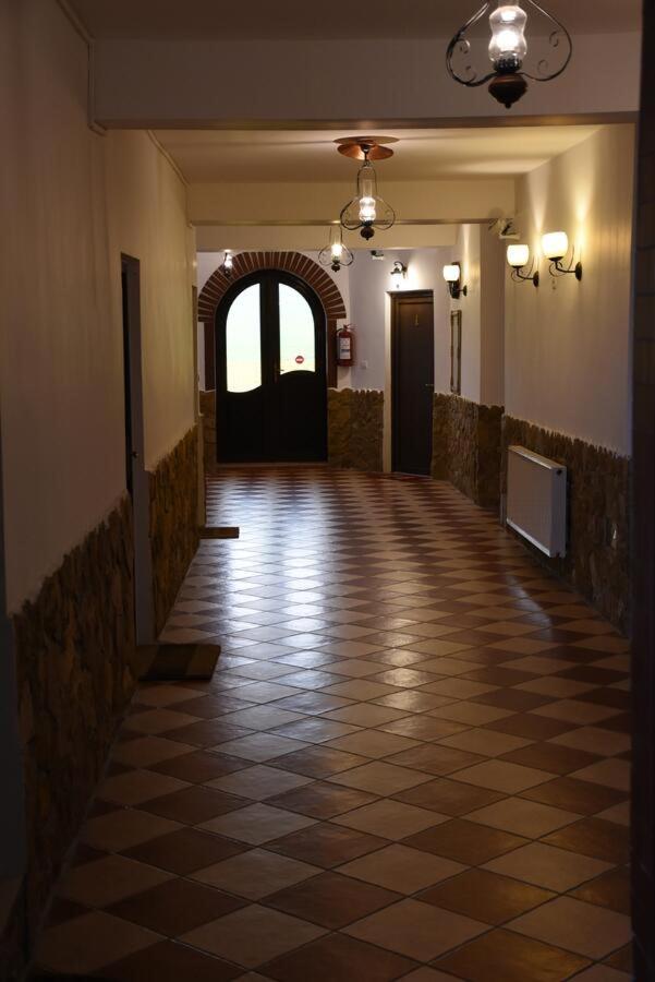 Standard Double Room - Photo 17