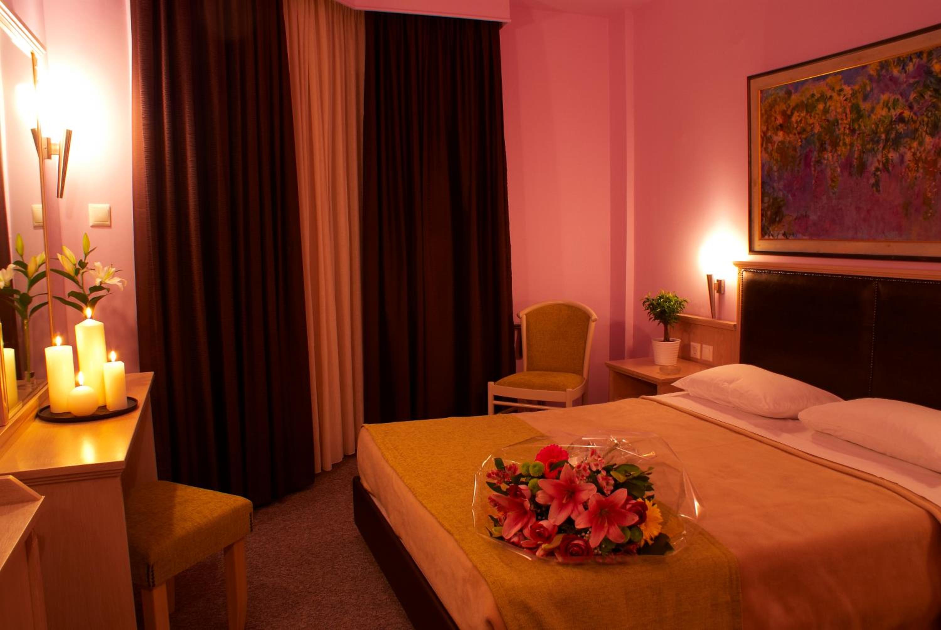 Double or Twin Room - Photo 10